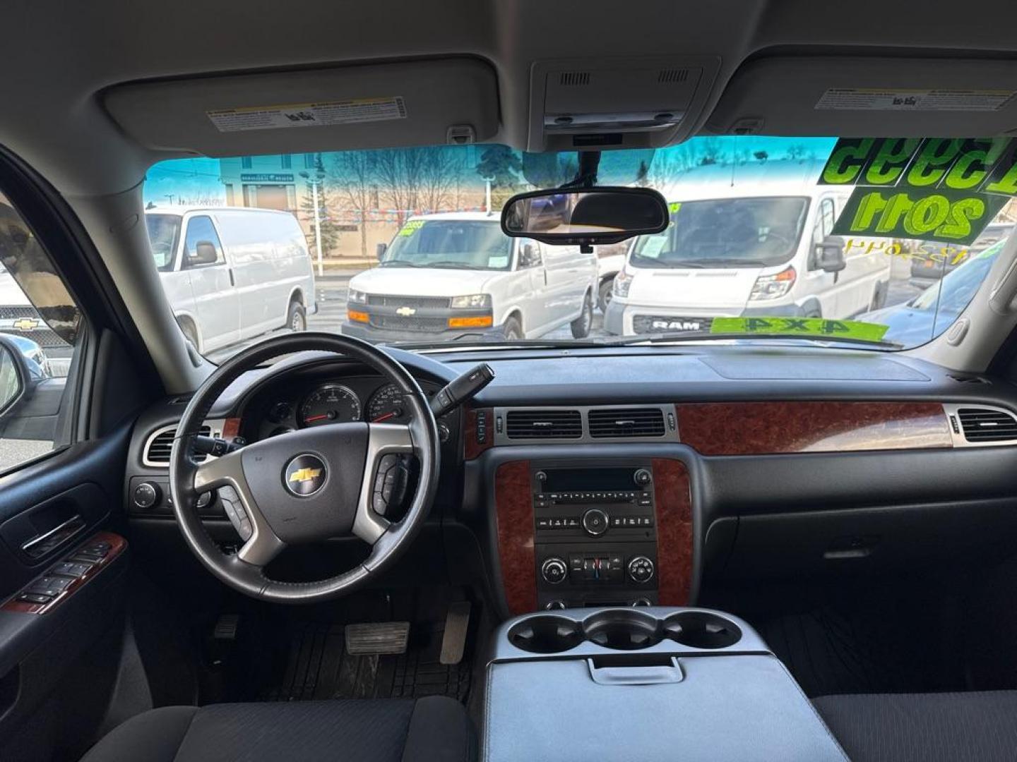 2011 GREY CHEVROLET AVALANCHE LS (3GNTKEE31BG) with an 5.3L engine, Automatic transmission, located at 929 East 8th Ave, Anchorage, AK, 99501, (907) 274-2277, 61.214783, -149.866074 - Photo#4