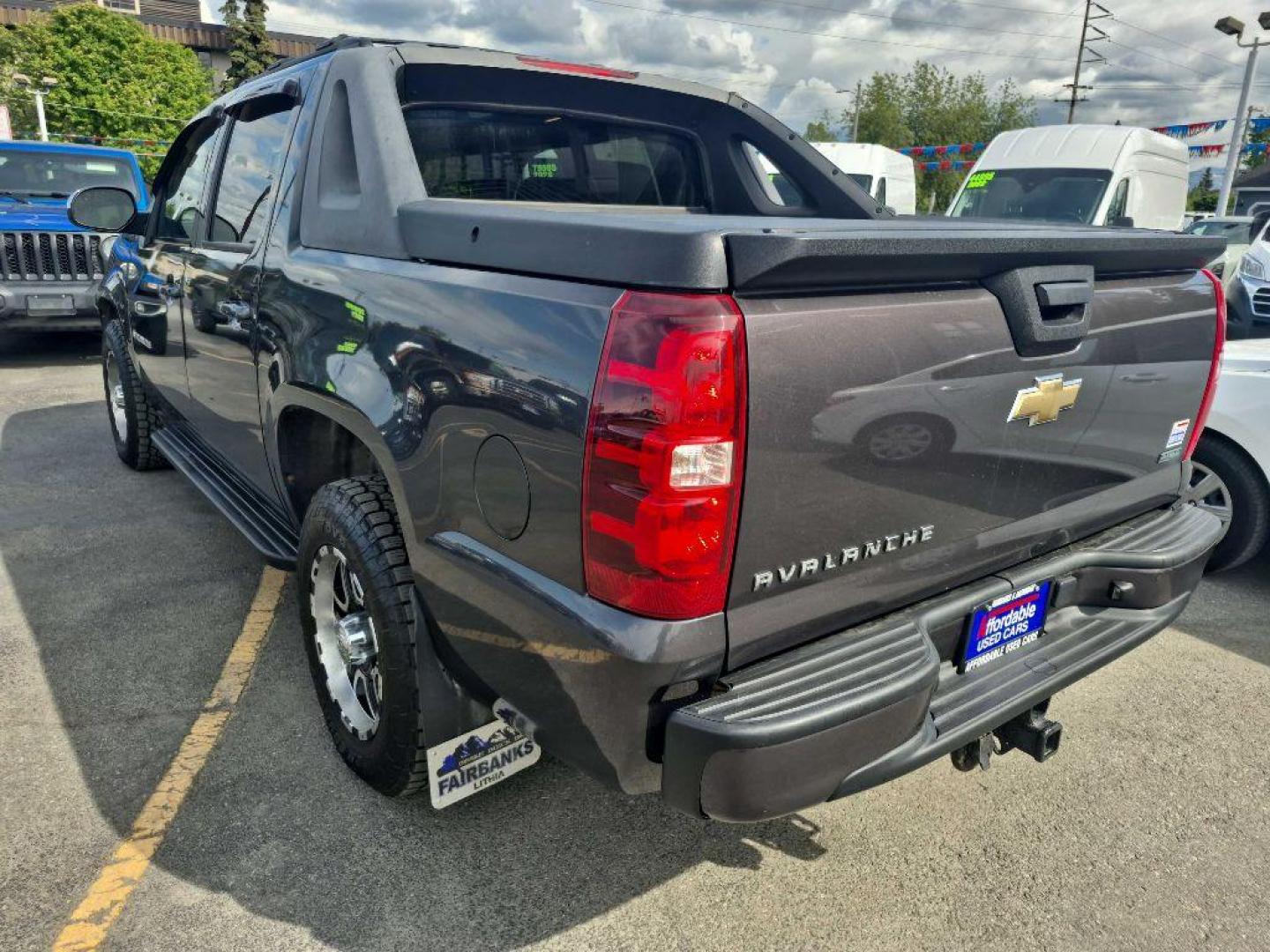 2011 BLACK CHEVROLET AVALANCHE LS (3GNTKEE31BG) with an 5.3L engine, Automatic transmission, located at 929 East 8th Ave, Anchorage, AK, 99501, (907) 274-2277, 61.214783, -149.866074 - Photo#2