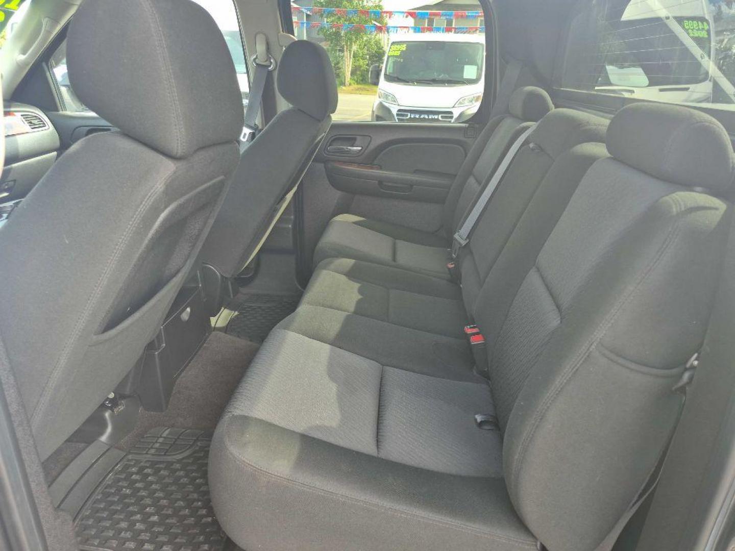 2011 BLACK CHEVROLET AVALANCHE LS (3GNTKEE31BG) with an 5.3L engine, Automatic transmission, located at 929 East 8th Ave, Anchorage, AK, 99501, (907) 274-2277, 61.214783, -149.866074 - Photo#3