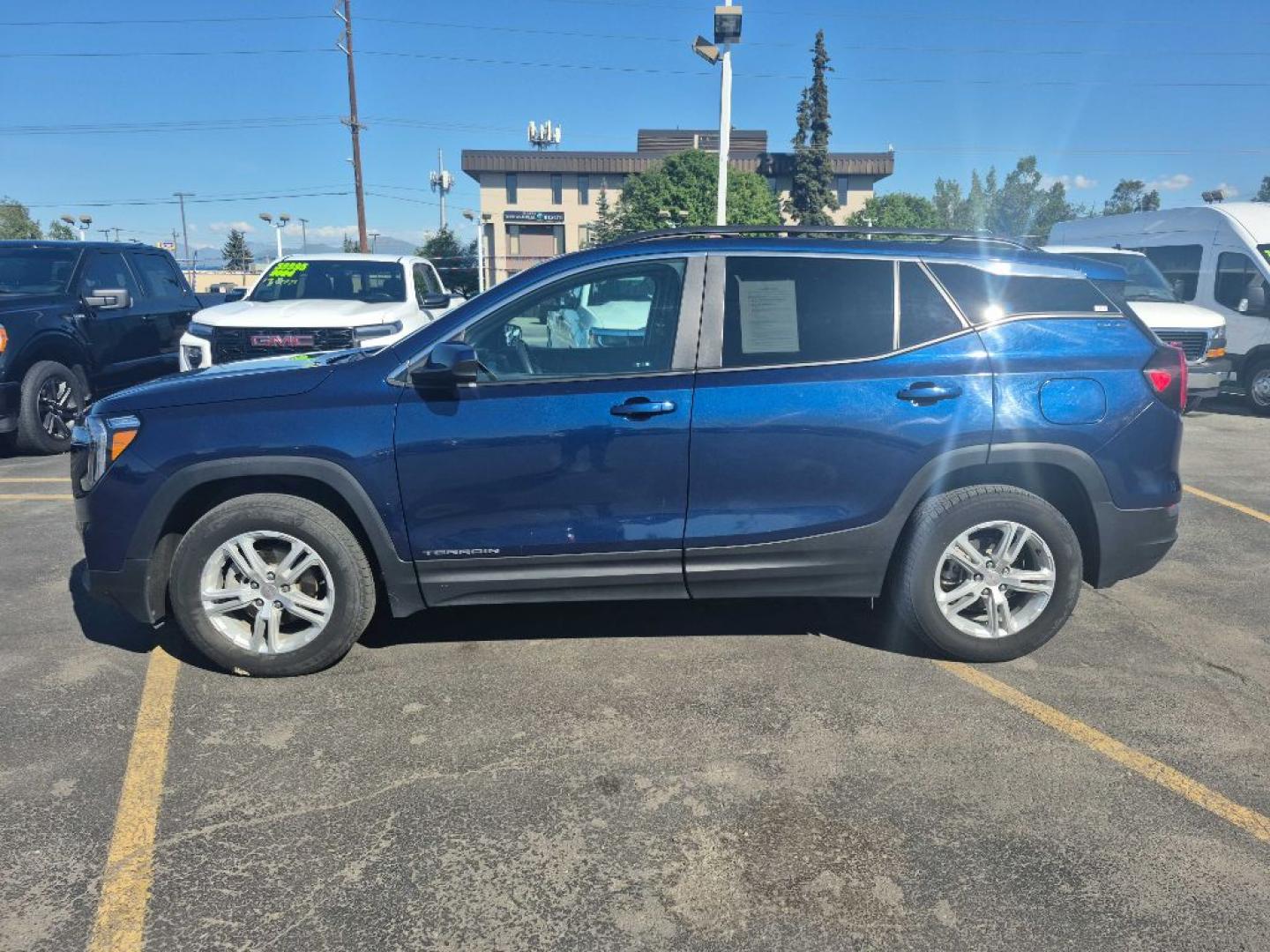 2022 BLUE GMC TERRAIN SLE (3GKALTEV1NL) with an 1.5L engine, Automatic transmission, located at 929 East 8th Ave, Anchorage, AK, 99501, (907) 274-2277, 61.214783, -149.866074- Photo#1