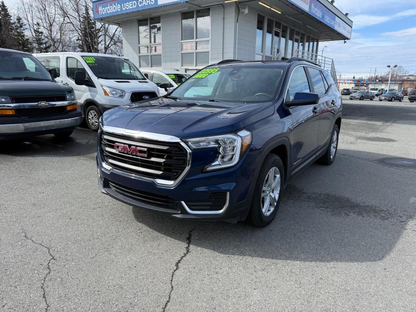 2022 BLUE GMC TERRAIN SLE SLE (3GKALTEV1NL) with an 1.5L engine, Automatic transmission, located at 929 East 8th Ave, Anchorage, AK, 99501, (907) 274-2277, 61.214783, -149.866074 - Photo#0