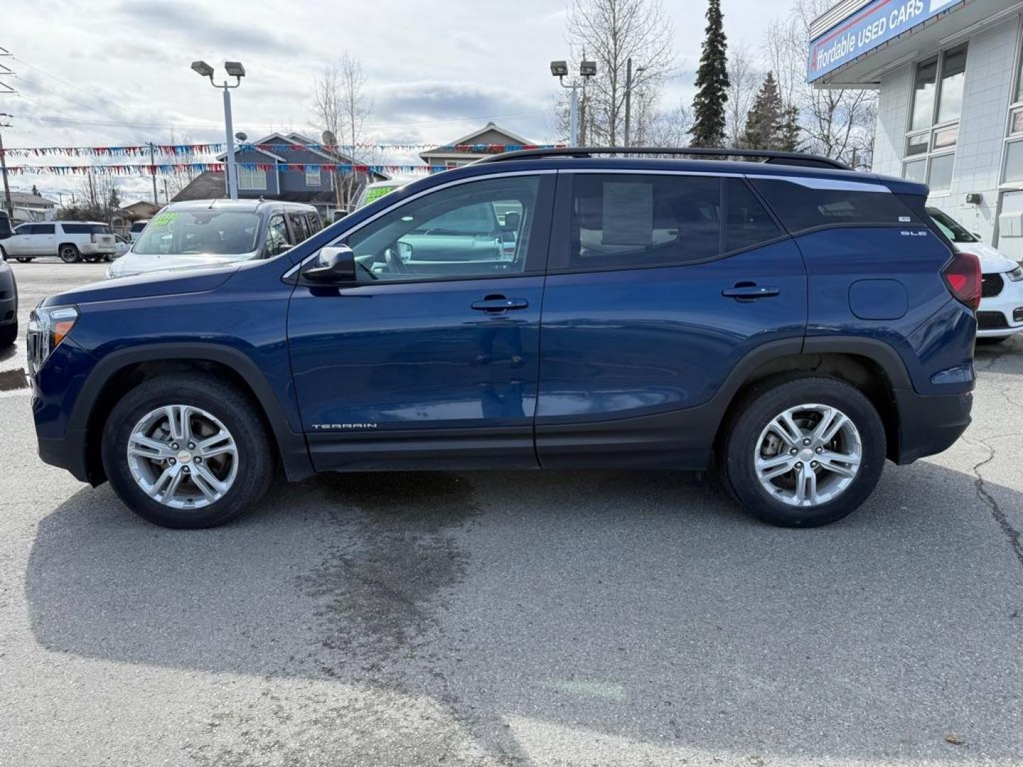 2022 BLUE GMC TERRAIN SLE SLE (3GKALTEV1NL) with an 1.5L engine, Automatic transmission, located at 929 East 8th Ave, Anchorage, AK, 99501, (907) 274-2277, 61.214783, -149.866074 - Photo#1