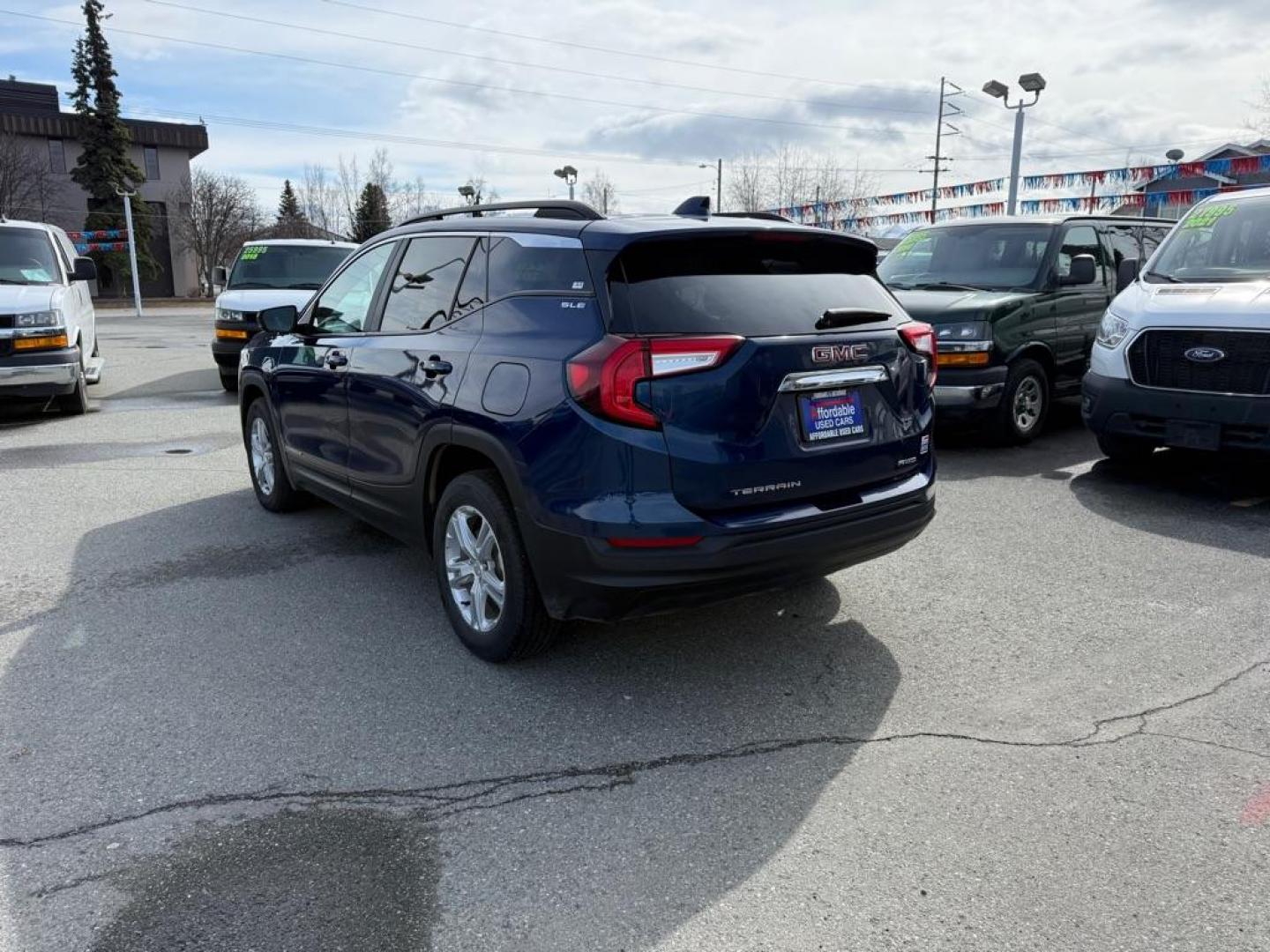 2022 BLUE GMC TERRAIN SLE SLE (3GKALTEV1NL) with an 1.5L engine, Automatic transmission, located at 929 East 8th Ave, Anchorage, AK, 99501, (907) 274-2277, 61.214783, -149.866074 - Photo#2