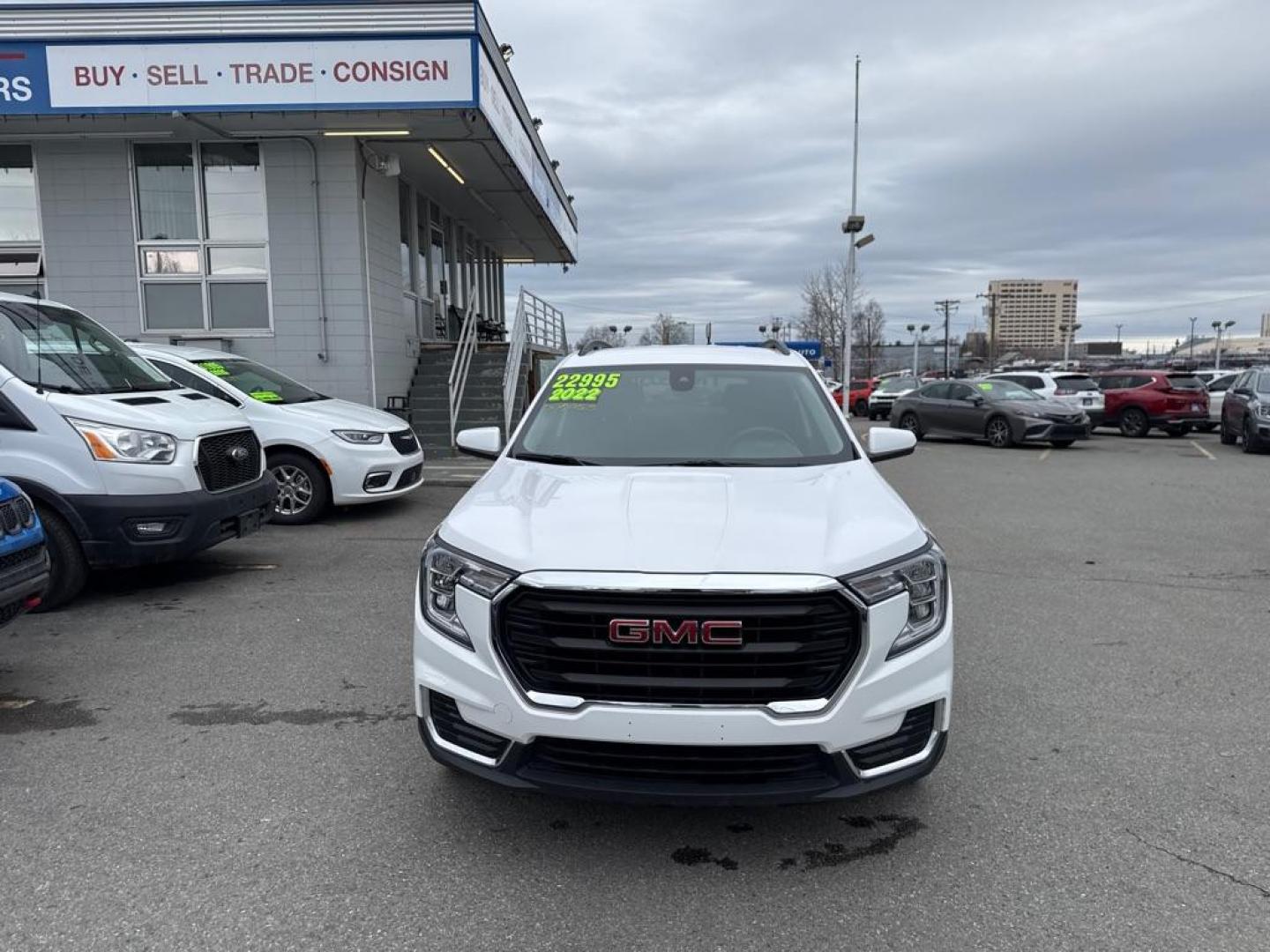 2022 WHITE GMC TERRAIN SLE SLE (3GKALTEVXNL) with an 1.5L engine, Automatic transmission, located at 929 East 8th Ave, Anchorage, AK, 99501, (907) 274-2277, 61.214783, -149.866074 - Photo#0