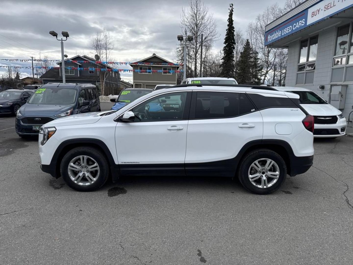 2022 WHITE GMC TERRAIN SLE SLE (3GKALTEVXNL) with an 1.5L engine, Automatic transmission, located at 929 East 8th Ave, Anchorage, AK, 99501, (907) 274-2277, 61.214783, -149.866074 - Photo#1