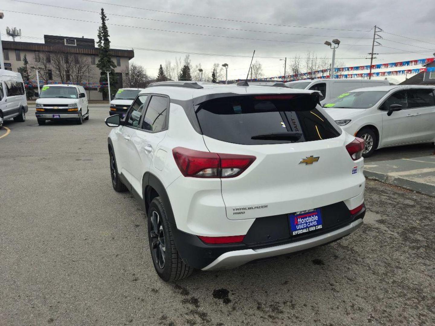 2023 WHITE CHEVROLET TRAILBLAZER LT LT (KL79MRSL3PB) with an 1.3L engine, Automatic transmission, located at 929 East 8th Ave, Anchorage, AK, 99501, (907) 274-2277, 61.214783, -149.866074 - Photo#2
