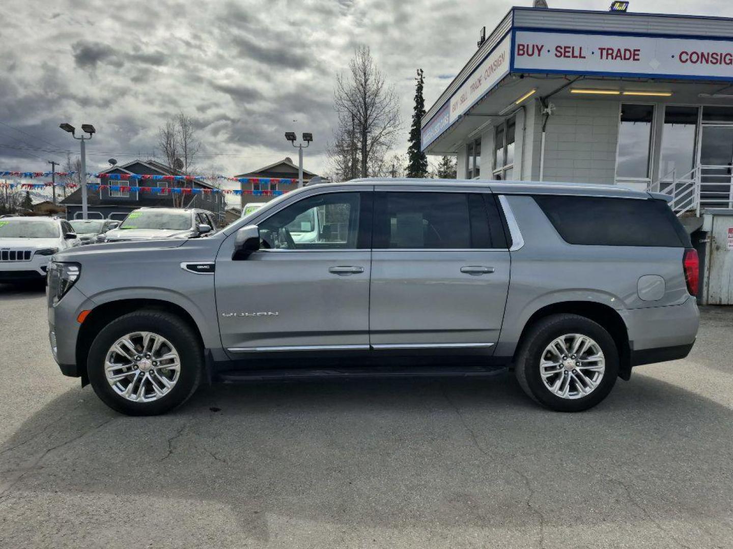 2023 GMC YUKON XL SLT 1500 SLT (1GKS2GKD9PR) with an 5.3L engine, Automatic transmission, located at 929 East 8th Ave, Anchorage, AK, 99501, (907) 274-2277, 61.214783, -149.866074 - Photo#1