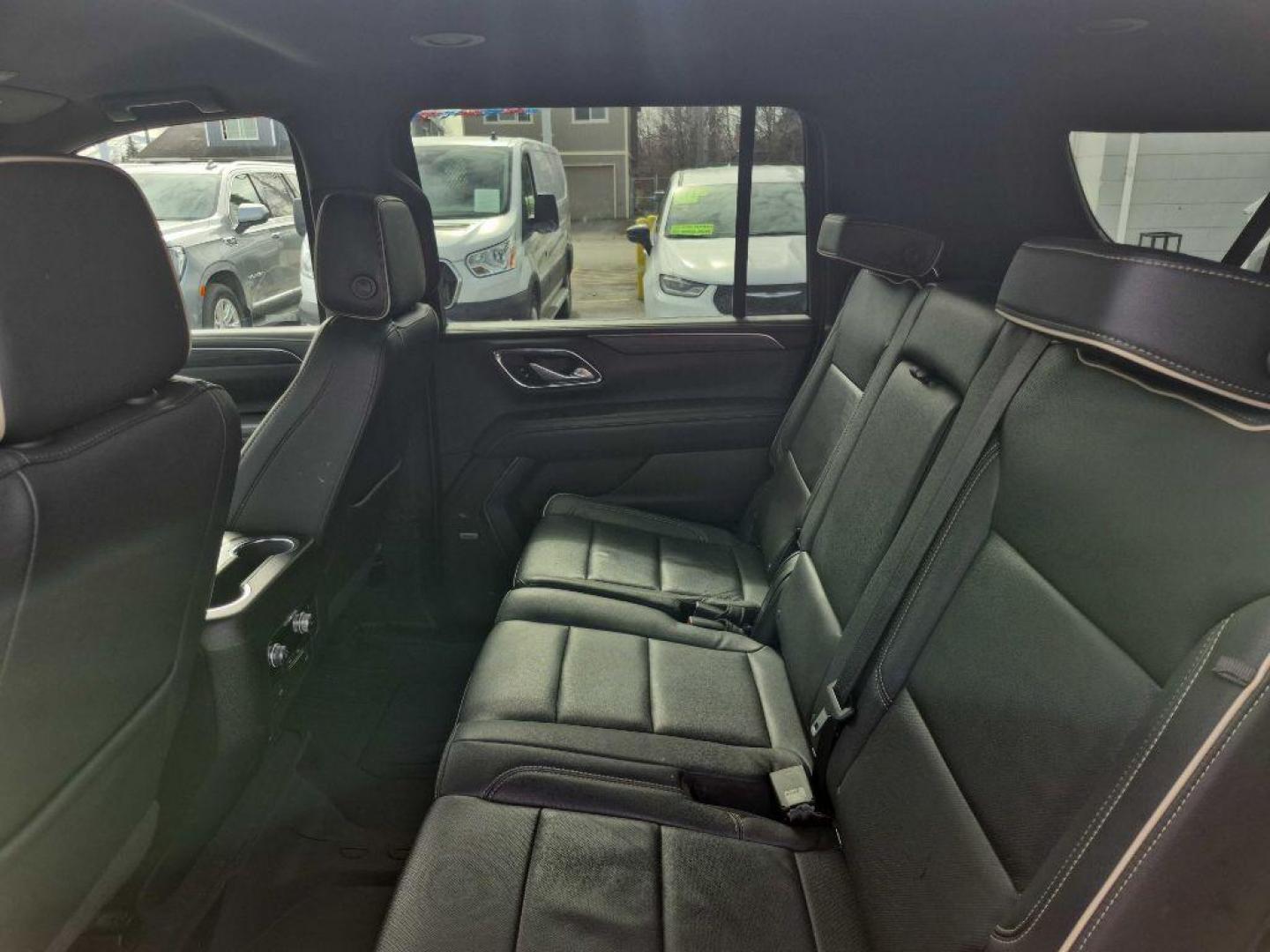 2023 GMC YUKON XL SLT 1500 SLT (1GKS2GKD9PR) with an 5.3L engine, Automatic transmission, located at 929 East 8th Ave, Anchorage, AK, 99501, (907) 274-2277, 61.214783, -149.866074 - Photo#3