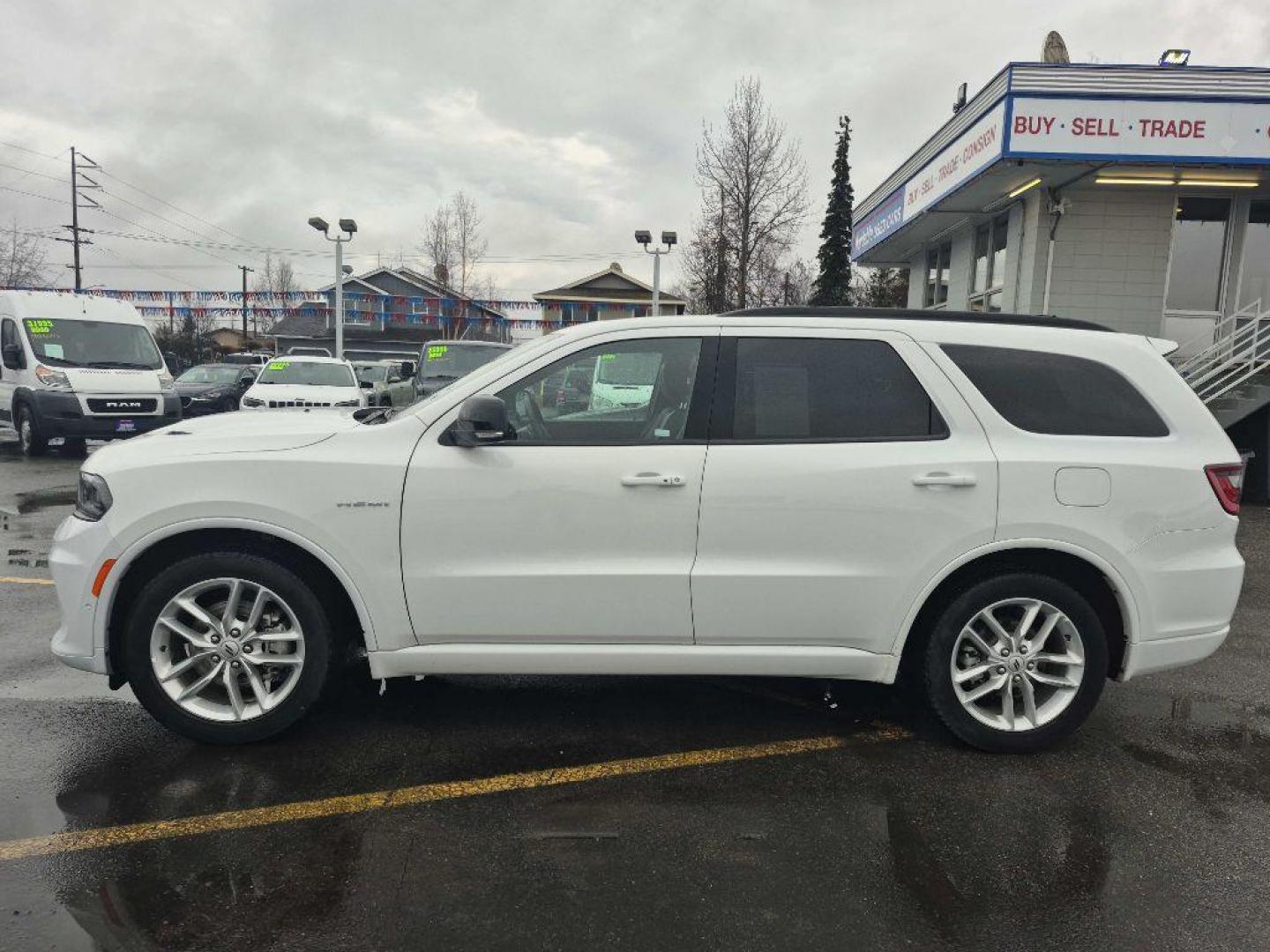 2025 WHITE DODGE DURANGO R/T R/T (1C4SDJCT0SC) with an 5.7L engine, Automatic transmission, located at 929 East 8th Ave, Anchorage, AK, 99501, (907) 274-2277, 61.214783, -149.866074 - Photo#1