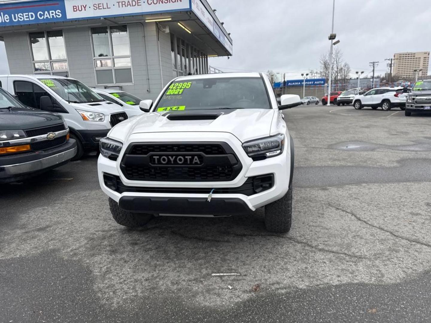 2021 WHITE TOYOTA TACOMA DOUBLE CAB (3TYCZ5AN5MT) with an 3.5L engine, Automatic transmission, located at 929 East 8th Ave, Anchorage, AK, 99501, (907) 274-2277, 61.214783, -149.866074 - Photo#0