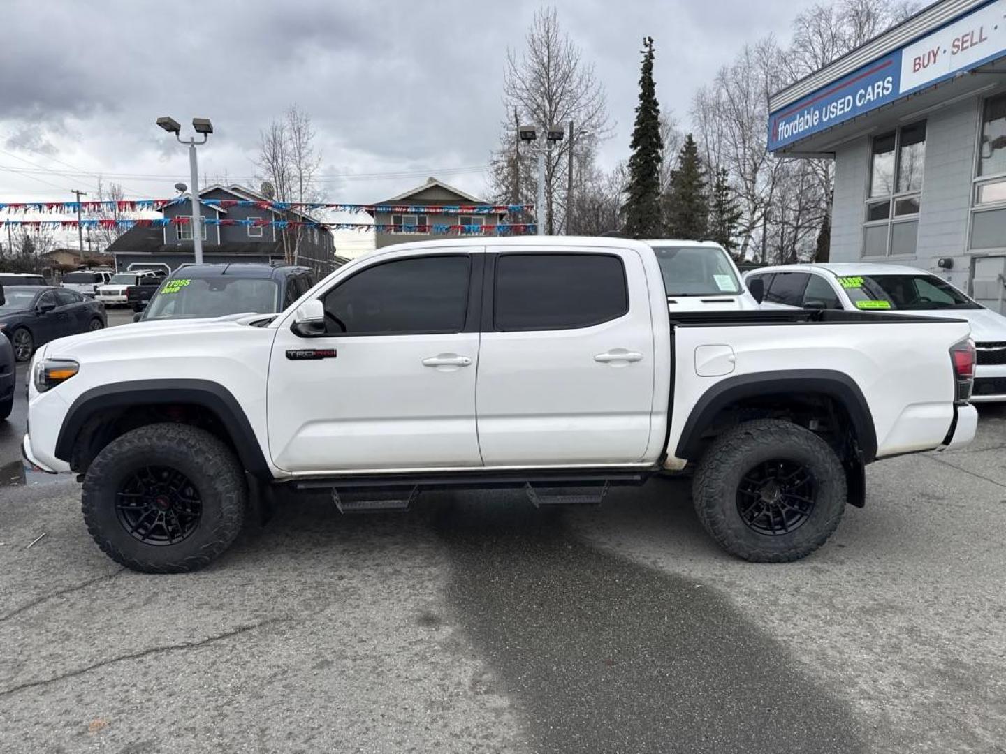 2021 WHITE TOYOTA TACOMA DOUBLE CAB (3TYCZ5AN5MT) with an 3.5L engine, Automatic transmission, located at 929 East 8th Ave, Anchorage, AK, 99501, (907) 274-2277, 61.214783, -149.866074 - Photo#1