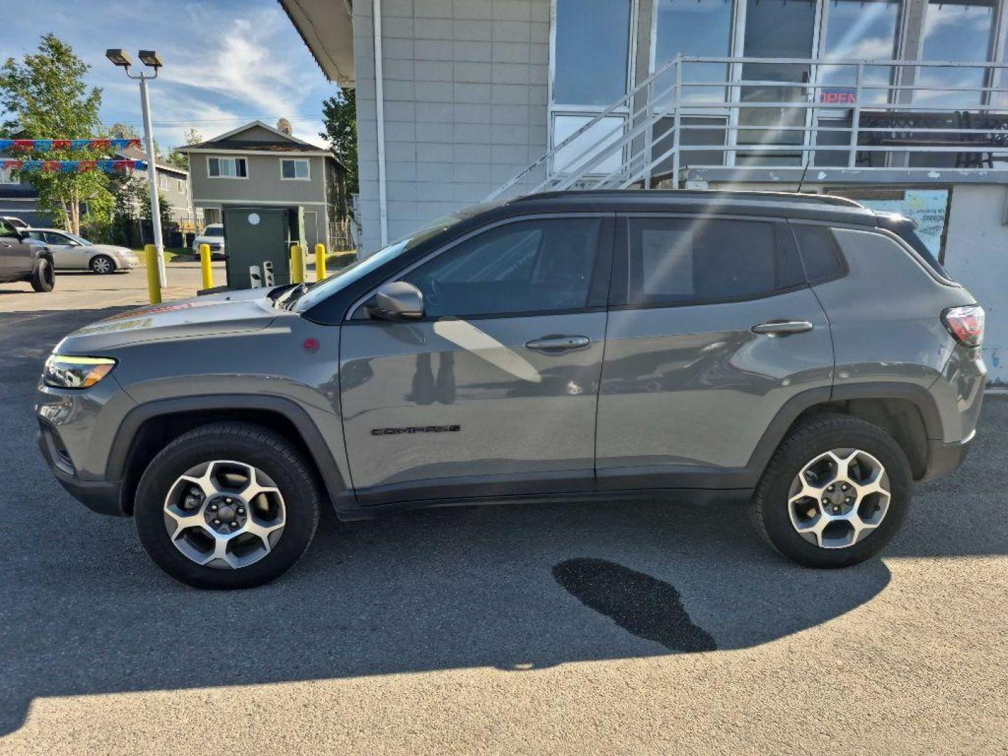 2022 GRAY JEEP COMPASS TRL HAW TRAILHAWK (3C4NJDDB8NT) with an 2.4L engine, Automatic transmission, located at 929 East 8th Ave, Anchorage, AK, 99501, (907) 274-2277, 61.214783, -149.866074 - Photo#1