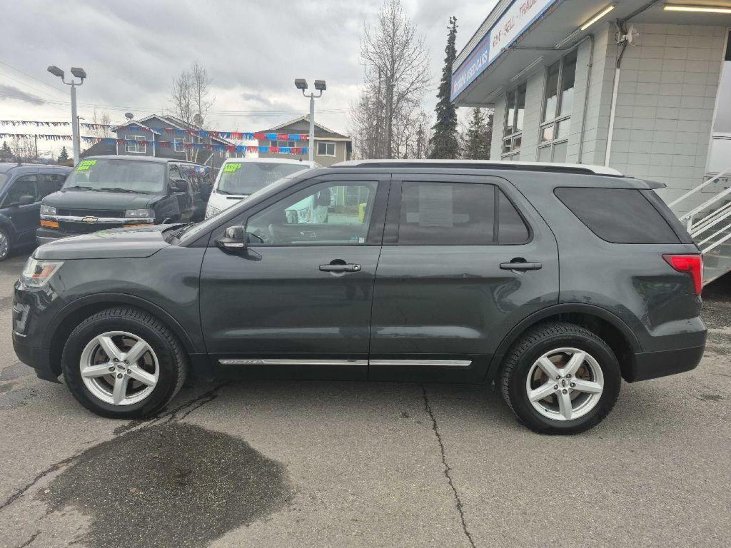 2016 GREEN FORD EXPLORER XLT (1FM5K8D87GG) with an 3.5L engine, Automatic transmission, located at 929 East 8th Ave, Anchorage, AK, 99501, (907) 274-2277, 61.214783, -149.866074 - Photo#1