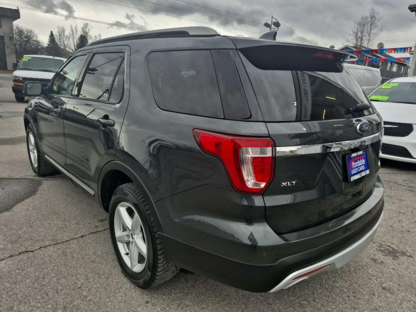 2016 GREEN FORD EXPLORER XLT (1FM5K8D87GG) with an 3.5L engine, Automatic transmission, located at 929 East 8th Ave, Anchorage, AK, 99501, (907) 274-2277, 61.214783, -149.866074 - Photo#2