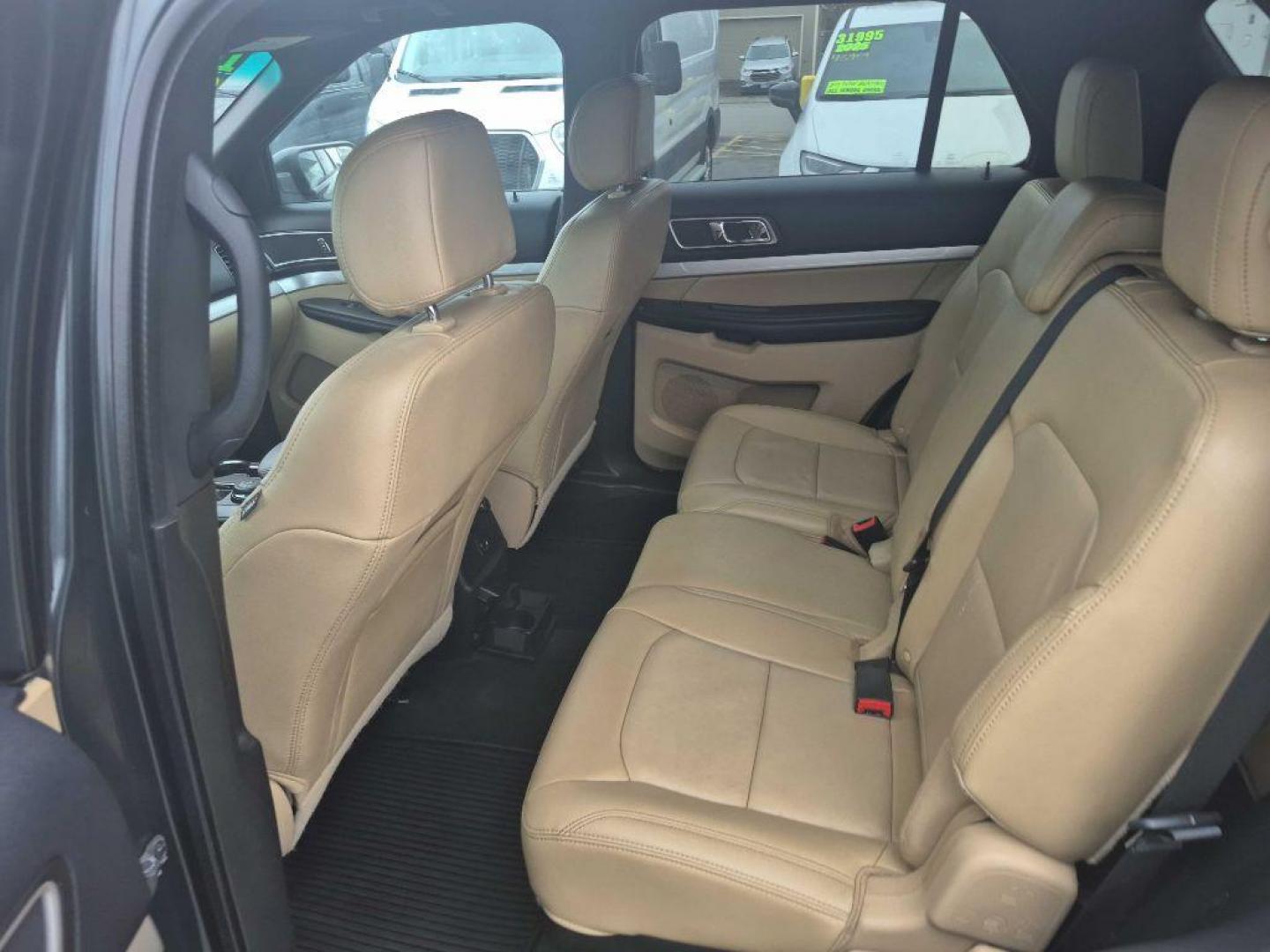 2016 GREEN FORD EXPLORER XLT (1FM5K8D87GG) with an 3.5L engine, Automatic transmission, located at 929 East 8th Ave, Anchorage, AK, 99501, (907) 274-2277, 61.214783, -149.866074 - Photo#3