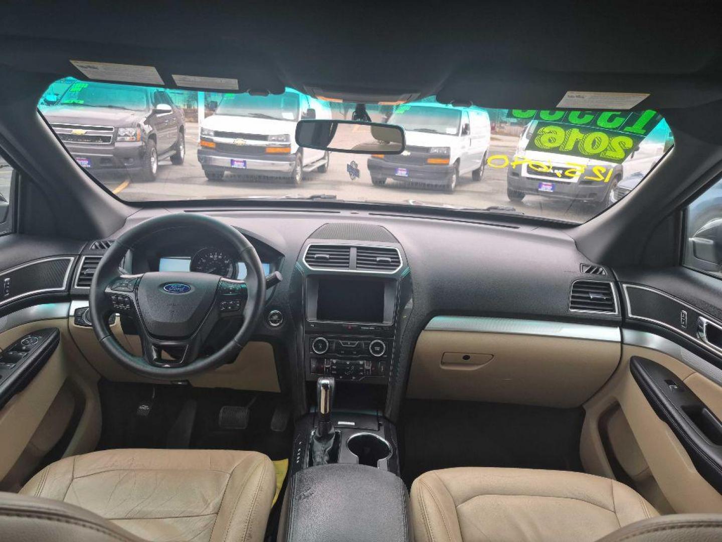 2016 GREEN FORD EXPLORER XLT (1FM5K8D87GG) with an 3.5L engine, Automatic transmission, located at 929 East 8th Ave, Anchorage, AK, 99501, (907) 274-2277, 61.214783, -149.866074 - Photo#4