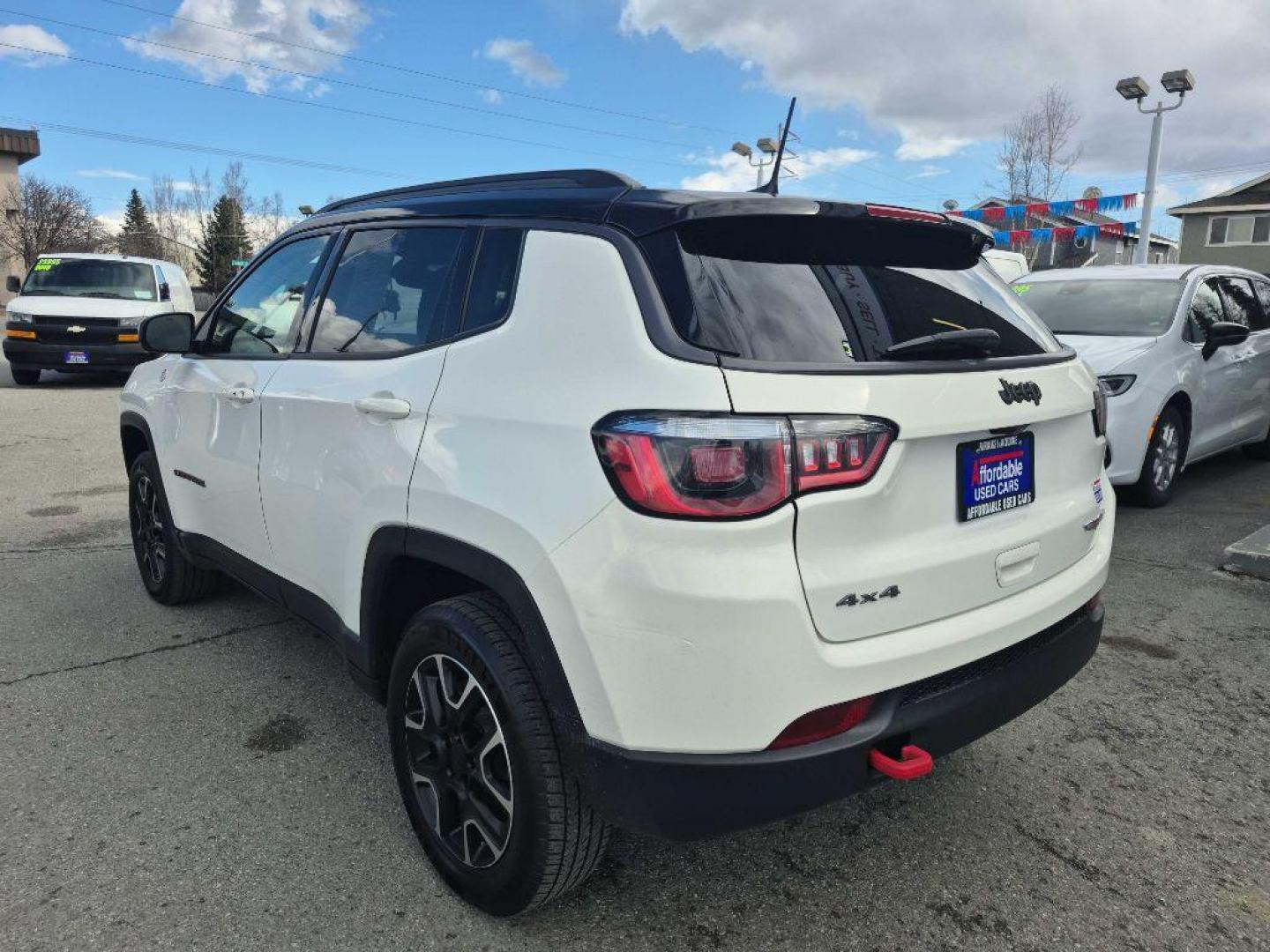 2020 WHITE JEEP COMPASS TRAILHAWK (3C4NJDDB3LT) with an 2.4L engine, Automatic transmission, located at 929 East 8th Ave, Anchorage, AK, 99501, (907) 274-2277, 61.214783, -149.866074 - Photo#2