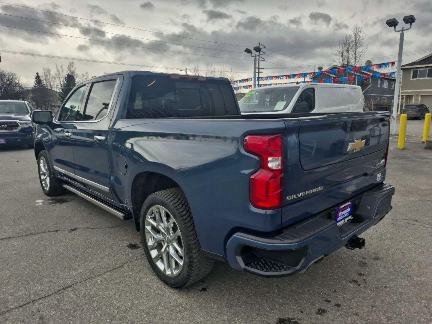 2024 BLUE CHEVROLET SILVERADO 1500 HIGH COUNTRY (2GCUDJEDXR1) with an 5.3L engine, Automatic transmission, located at 929 East 8th Ave, Anchorage, AK, 99501, (907) 274-2277, 61.214783, -149.866074 - Photo#2