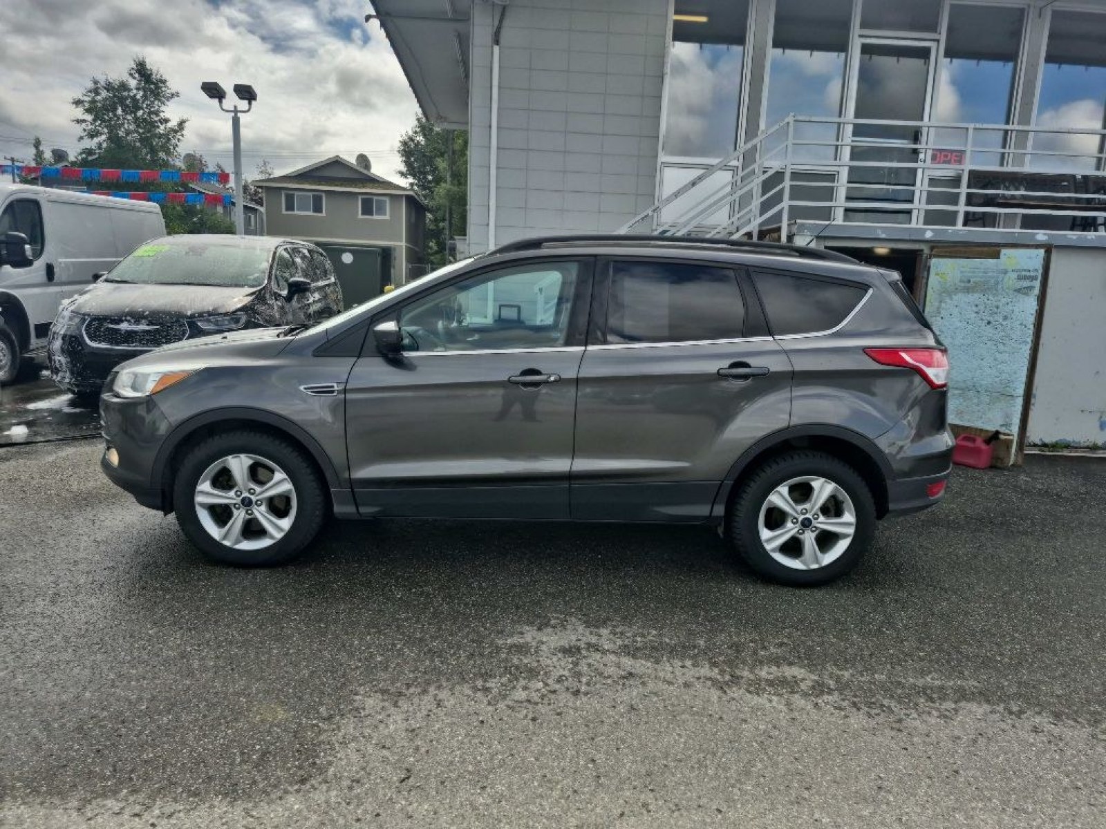 2015 GRAY FORD ESCAPE SE (1FMCU9GX4FU) with an 1.6L engine, Automatic transmission, located at 929 East 8th Ave, Anchorage, AK, 99501, (907) 274-2277, 61.214783, -149.866074 - Photo#1