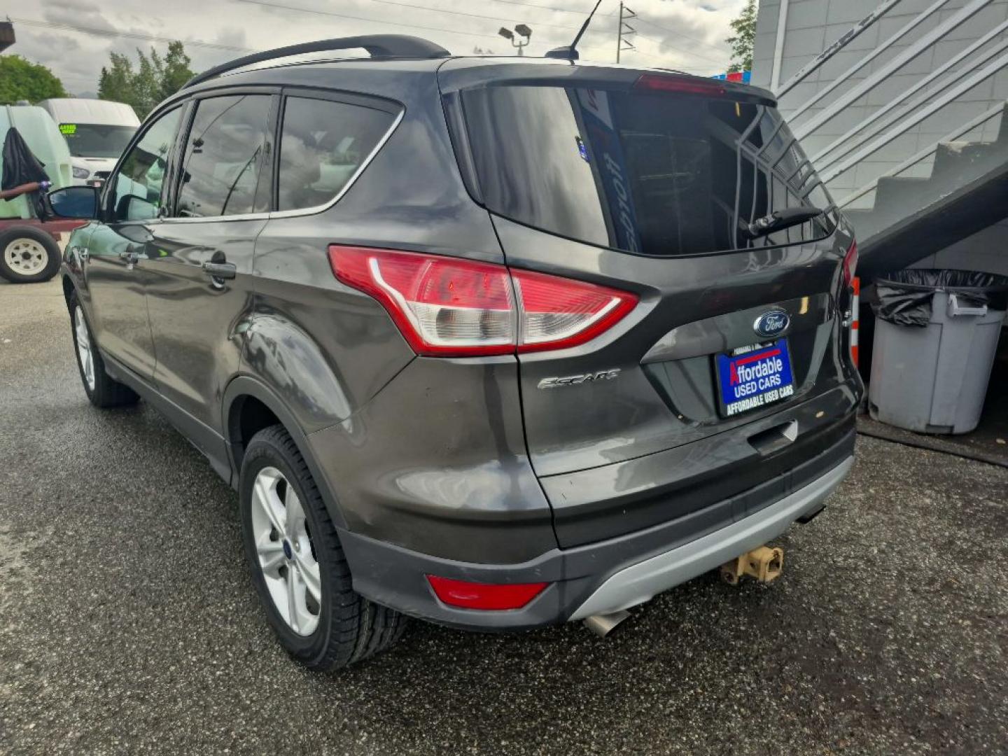 2015 GRAY FORD ESCAPE SE (1FMCU9GX4FU) with an 1.6L engine, Automatic transmission, located at 929 East 8th Ave, Anchorage, AK, 99501, (907) 274-2277, 61.214783, -149.866074- Photo#2