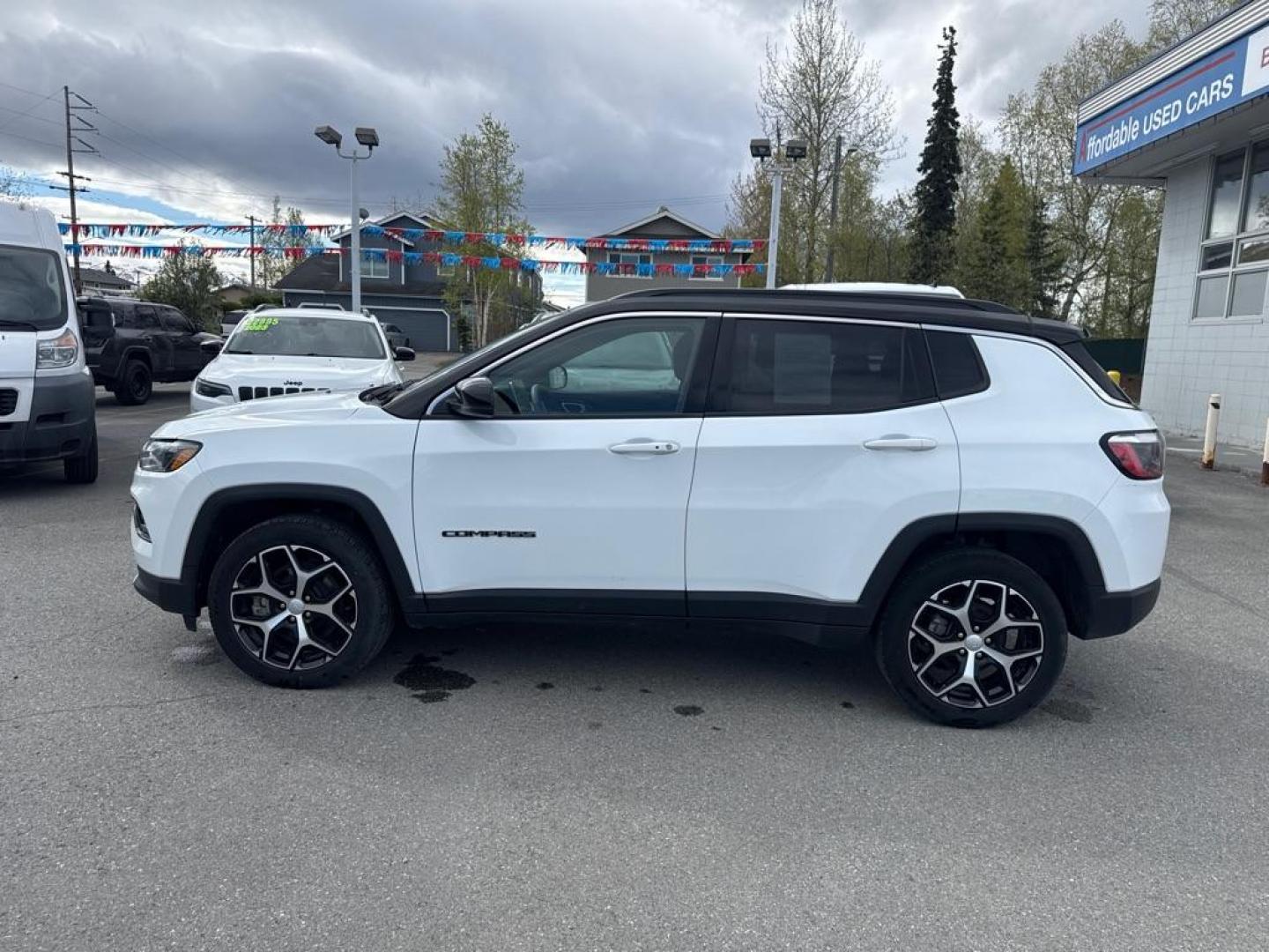 2024 WHITE JEEP COMPASS LIMITED (3C4NJDCN3RT) with an 2.0L engine, Automatic transmission, located at 929 East 8th Ave, Anchorage, AK, 99501, (907) 274-2277, 61.214783, -149.866074 - Photo#1