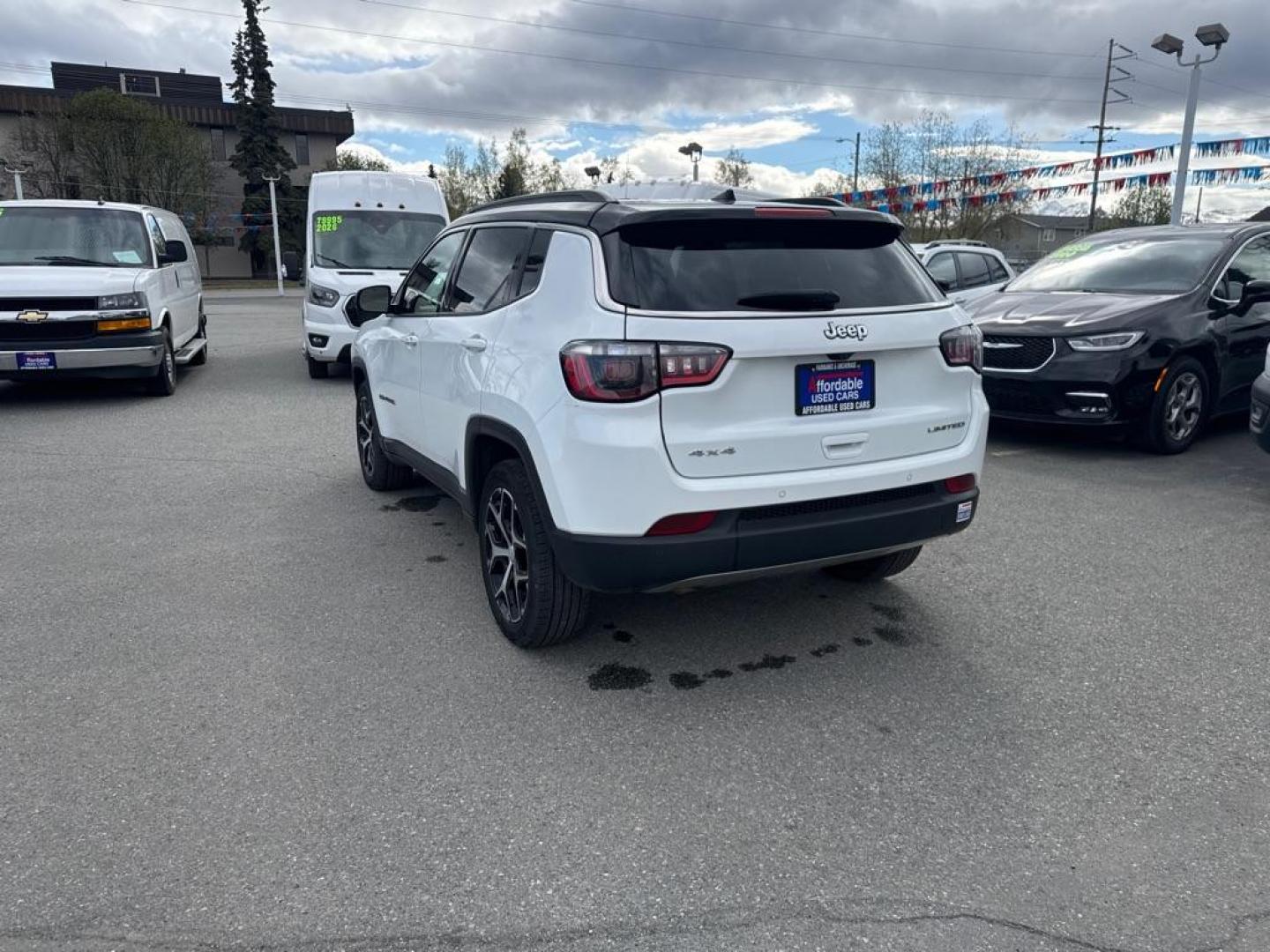 2024 WHITE JEEP COMPASS LIMITED (3C4NJDCN3RT) with an 2.0L engine, Automatic transmission, located at 929 East 8th Ave, Anchorage, AK, 99501, (907) 274-2277, 61.214783, -149.866074 - Photo#4