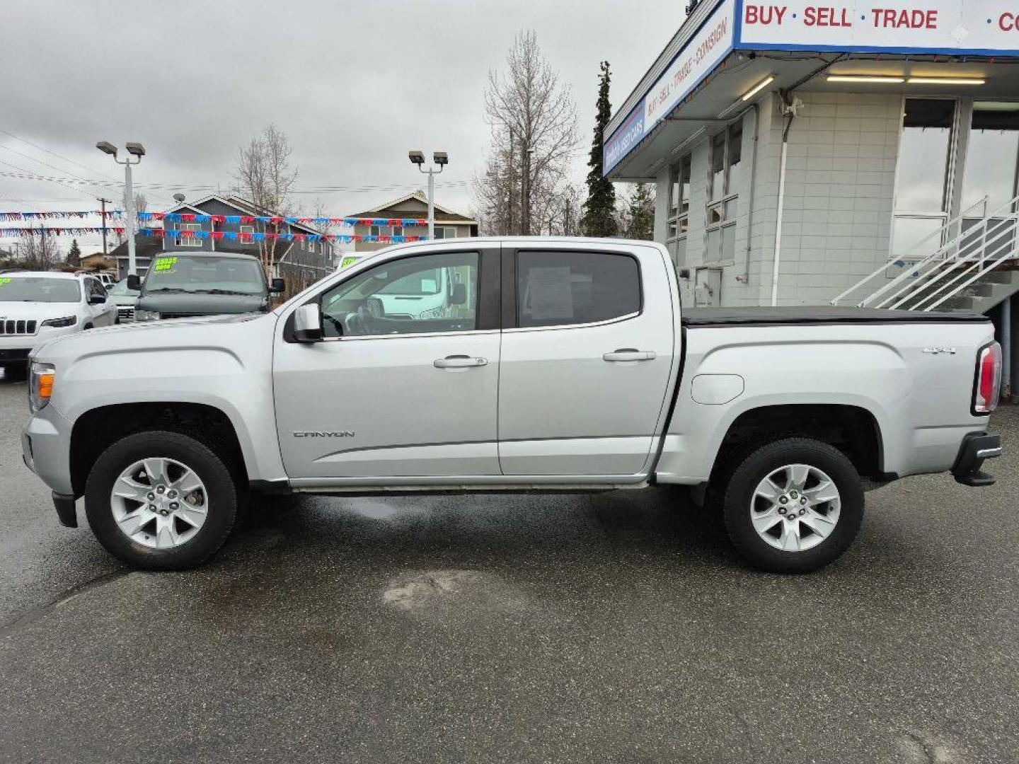 2018 SILVER GMC CANYON SLE (1GTG6CEN9J1) with an 3.6L engine, Automatic transmission, located at 929 East 8th Ave, Anchorage, AK, 99501, (907) 274-2277, 61.214783, -149.866074 - Photo#1