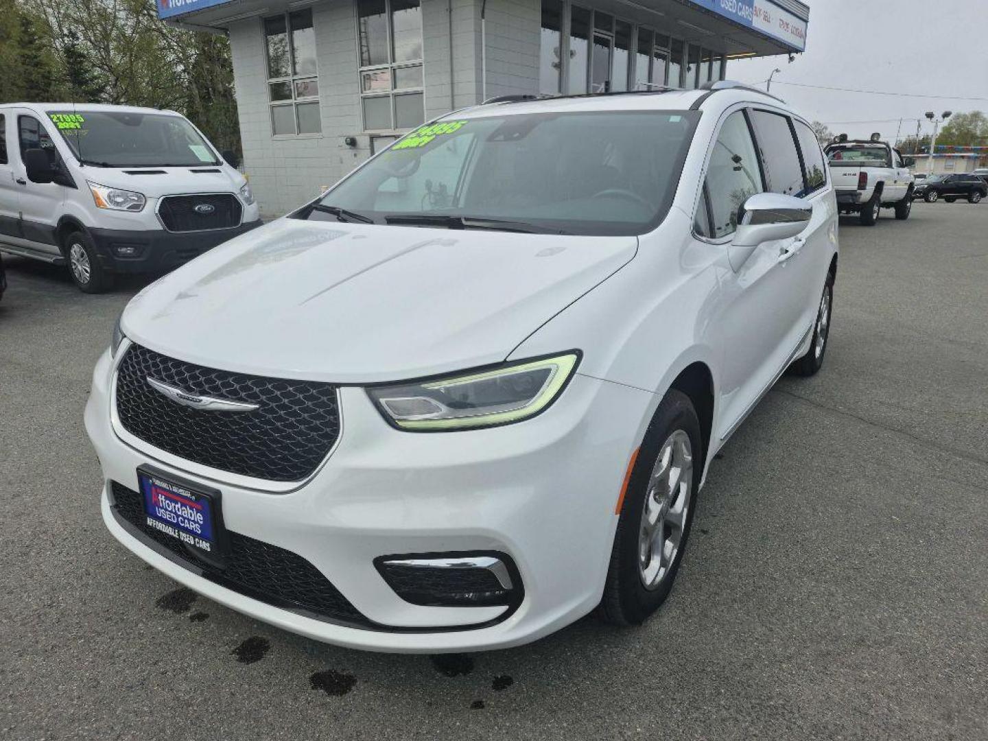 2021 WHITE CHRYSLER PACIFICA LIMITED (2C4RC3GG5MR) with an 3.6L engine, Automatic transmission, located at 929 East 8th Ave, Anchorage, AK, 99501, (907) 274-2277, 61.214783, -149.866074 - Photo#0