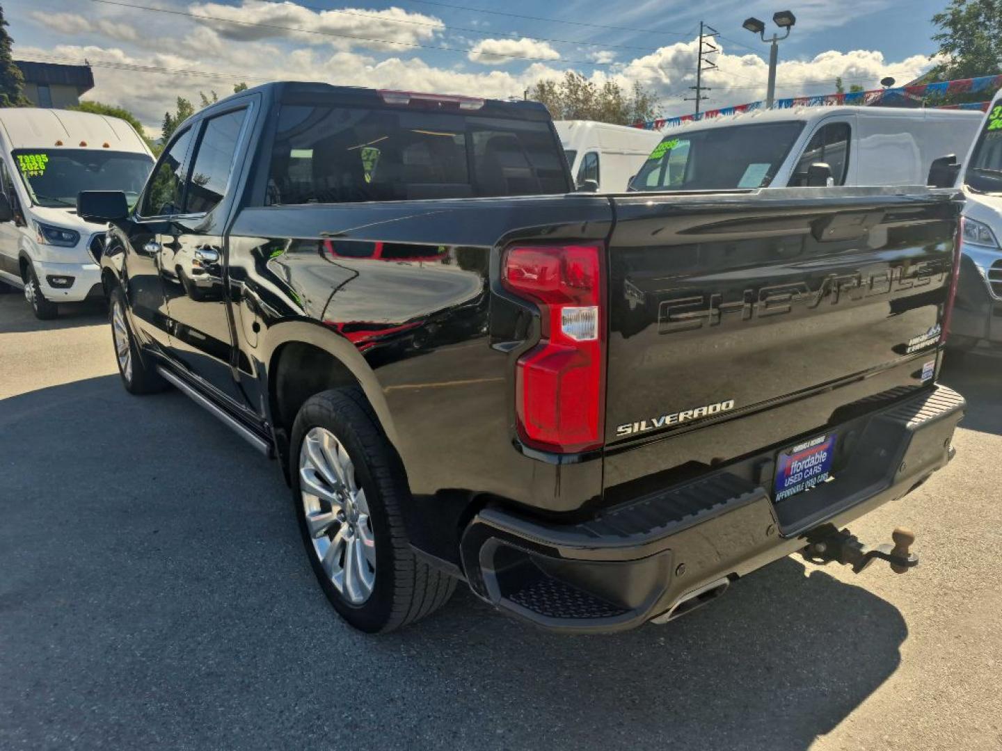 2021 BLACK CHEVROLET SILVERADO 1500 HIGH COUNTRY (1GCUYHEL3MZ) with an 6.2L engine, Automatic transmission, located at 929 East 8th Ave, Anchorage, AK, 99501, (907) 274-2277, 61.214783, -149.866074- Photo#2