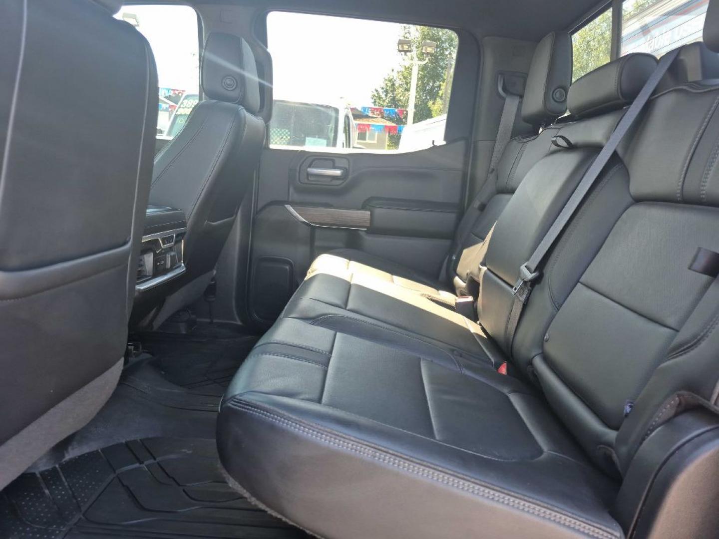 2021 BLACK CHEVROLET SILVERADO 1500 HIGH COUNTRY (1GCUYHEL3MZ) with an 6.2L engine, Automatic transmission, located at 929 East 8th Ave, Anchorage, AK, 99501, (907) 274-2277, 61.214783, -149.866074- Photo#3