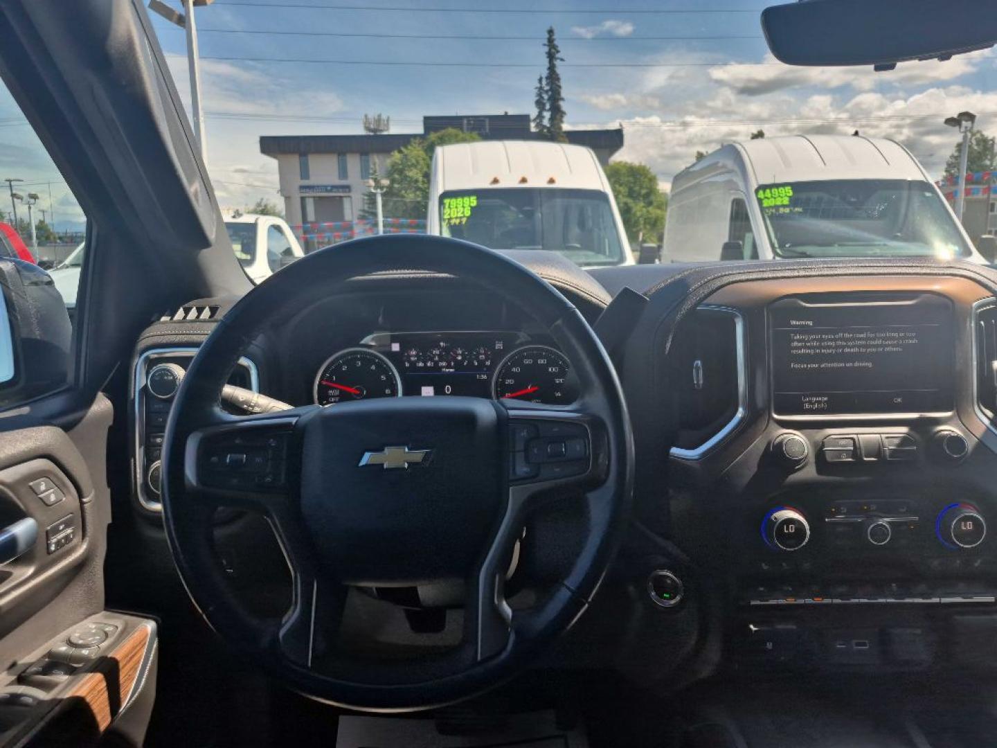 2021 BLACK CHEVROLET SILVERADO 1500 HIGH COUNTRY (1GCUYHEL3MZ) with an 6.2L engine, Automatic transmission, located at 929 East 8th Ave, Anchorage, AK, 99501, (907) 274-2277, 61.214783, -149.866074- Photo#4