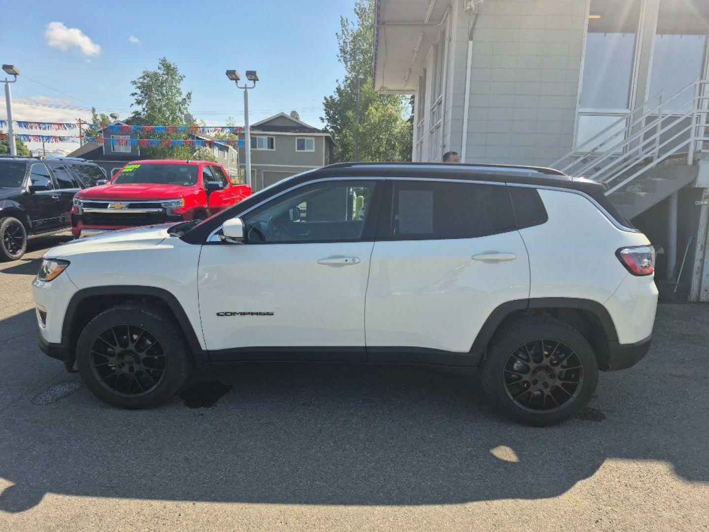 2017 JEEP COMPASS LIMITED (3C4NJDCB9HT) with an 2.4L engine, Automatic transmission, located at 929 East 8th Ave, Anchorage, AK, 99501, (907) 274-2277, 61.214783, -149.866074 - Photo#1
