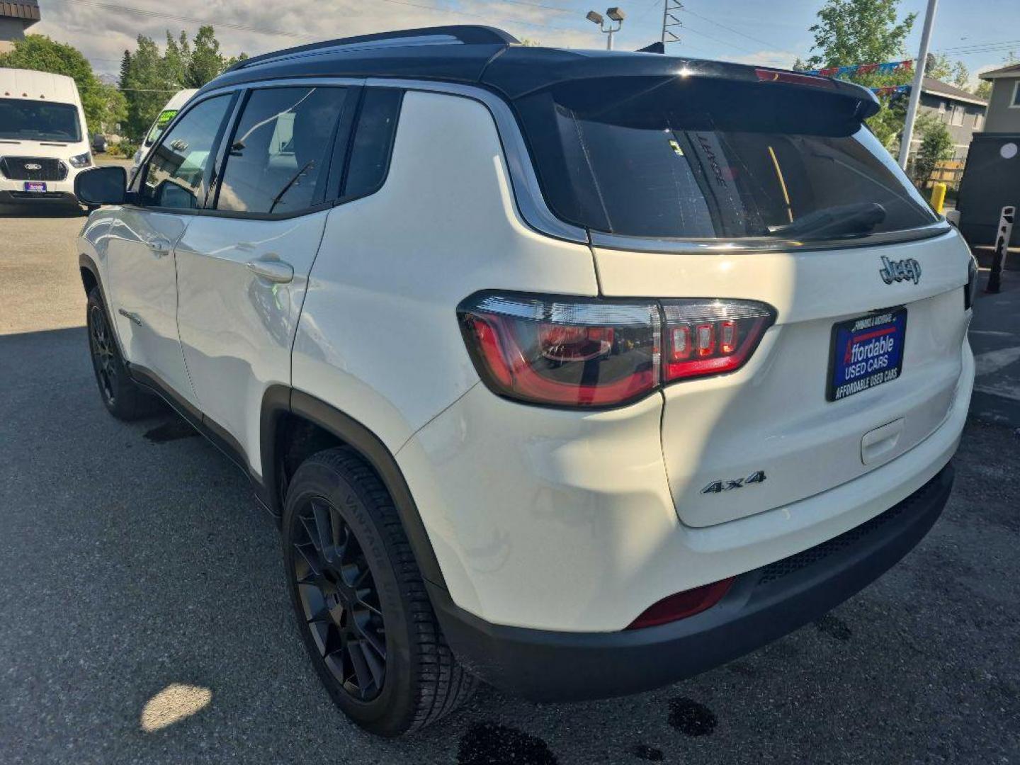 2017 JEEP COMPASS LIMITED (3C4NJDCB9HT) with an 2.4L engine, Automatic transmission, located at 929 East 8th Ave, Anchorage, AK, 99501, (907) 274-2277, 61.214783, -149.866074 - Photo#2