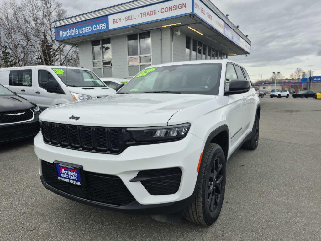 photo of 2024 JEEP GRAND CHEROKEE LAREDO