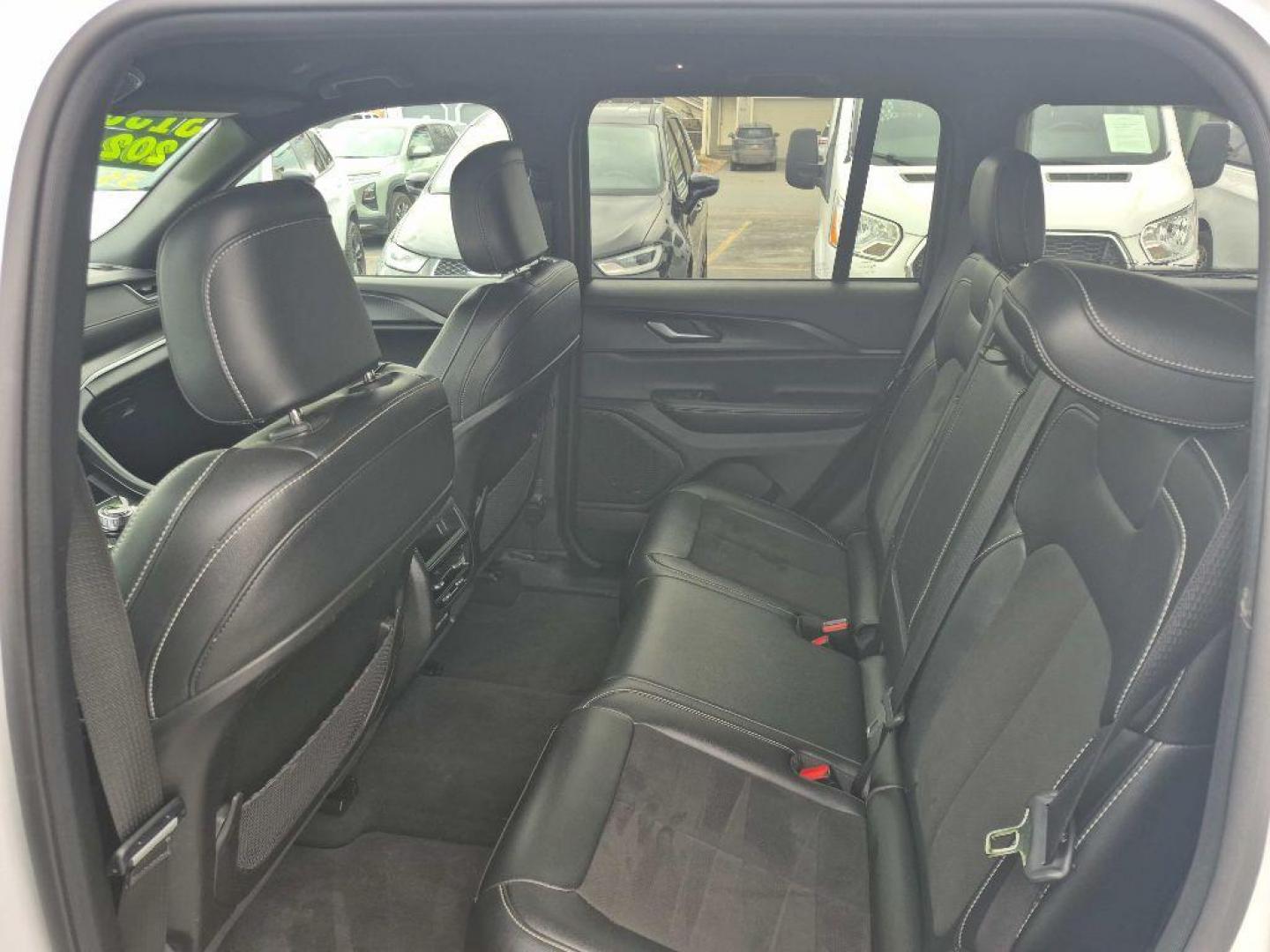 2024 WHITE JEEP GRAND CHEROKEE LAREDO (1C4RJHAGXR8) with an 3.6L engine, Automatic transmission, located at 929 East 8th Ave, Anchorage, AK, 99501, (907) 274-2277, 61.214783, -149.866074 - Photo#3