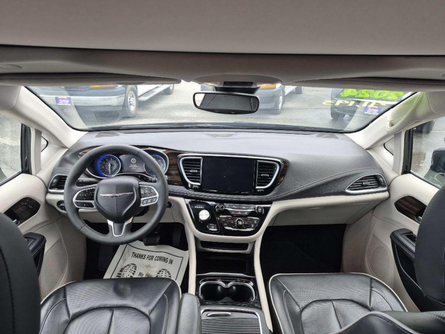 2024 BLACK CHRYSLER PACIFICA LMTD LIMITED (2C4RC1GG5RR) with an 3.6L engine, Automatic transmission, located at 929 East 8th Ave, Anchorage, AK, 99501, (907) 274-2277, 61.214783, -149.866074 - Photo#4
