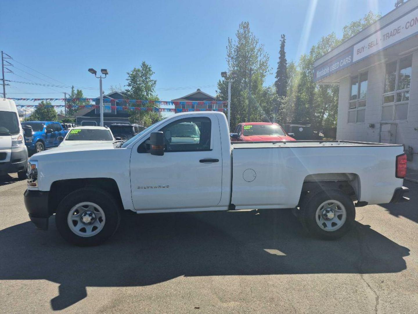 2017 WHITE CHEVROLET SILVERADO 1500 (1GCNKNEC1HZ) with an 5.3L engine, Automatic transmission, located at 929 East 8th Ave, Anchorage, AK, 99501, (907) 274-2277, 61.214783, -149.866074 - Photo#1