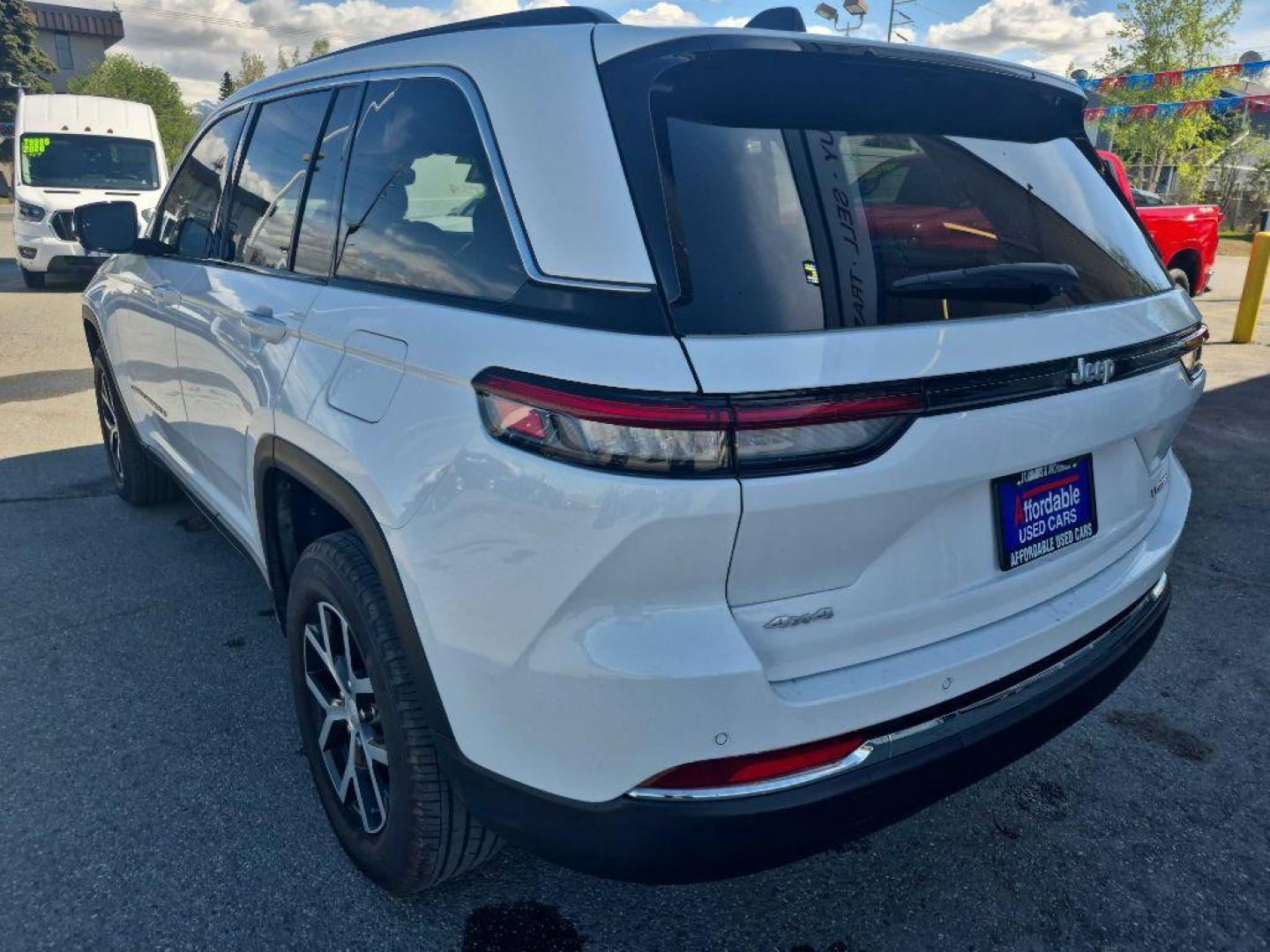 2024 JEEP GRAND CHEROKEE LIMITED (1C4RJHBG9RC) with an 3.6L engine, Automatic transmission, located at 929 East 8th Ave, Anchorage, AK, 99501, (907) 274-2277, 61.214783, -149.866074 - Photo#2