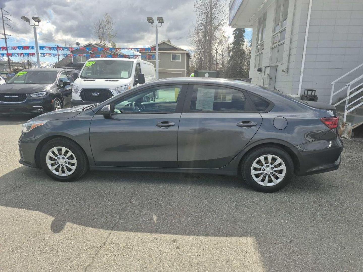 2019 GRAY KIA FORTE FE (3KPF24AD3KE) with an 2.0L engine, Continuously Variable transmission, located at 929 East 8th Ave, Anchorage, AK, 99501, (907) 274-2277, 61.214783, -149.866074 - Photo#1