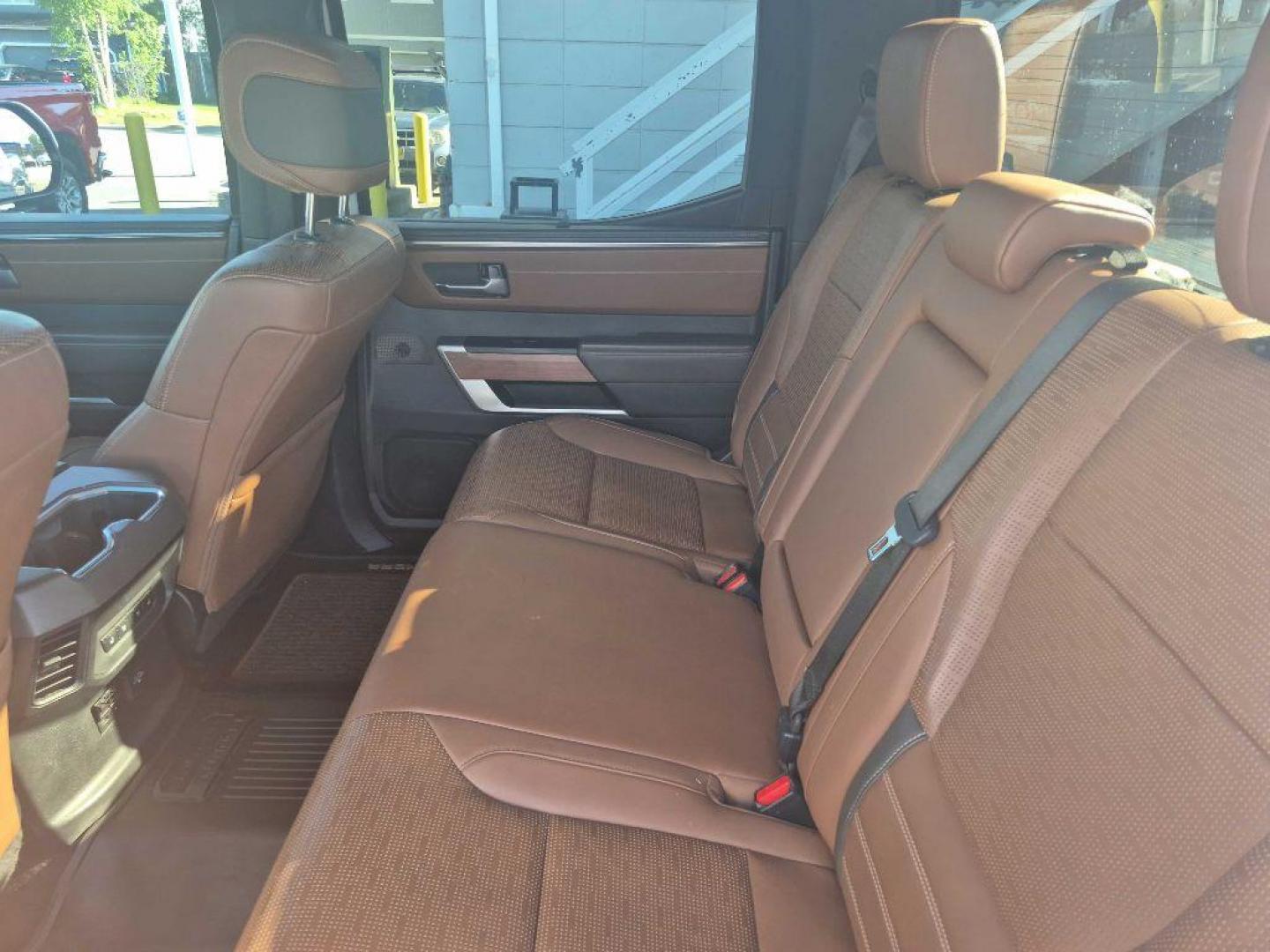 2022 WHITE TOYOTA TUNDRA CREWMAX PLATINUM (5TFMC5DB5NX) with an 3.4L engine, Automatic transmission, located at 929 East 8th Ave, Anchorage, AK, 99501, (907) 274-2277, 61.214783, -149.866074 - Photo#3