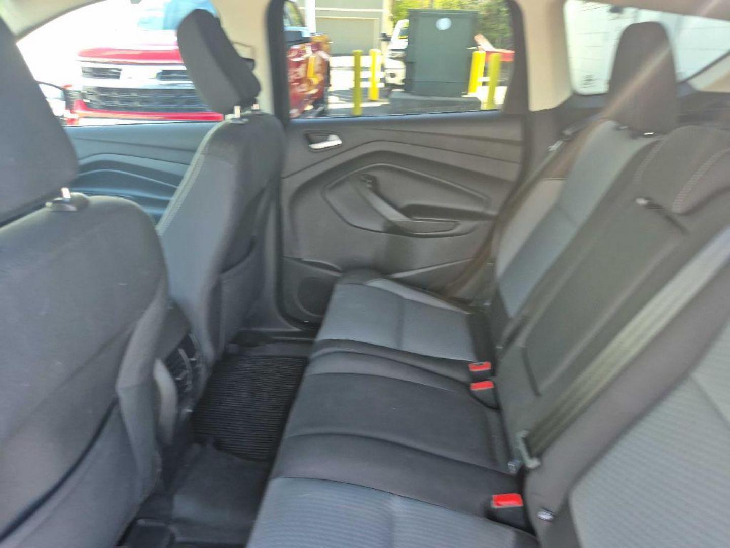 2018 BLACK FORD ESCAPE SE SE (1FMCU9GDXJU) with an 1.5L engine, Automatic transmission, located at 929 East 8th Ave, Anchorage, AK, 99501, (907) 274-2277, 61.214783, -149.866074 - Photo#3