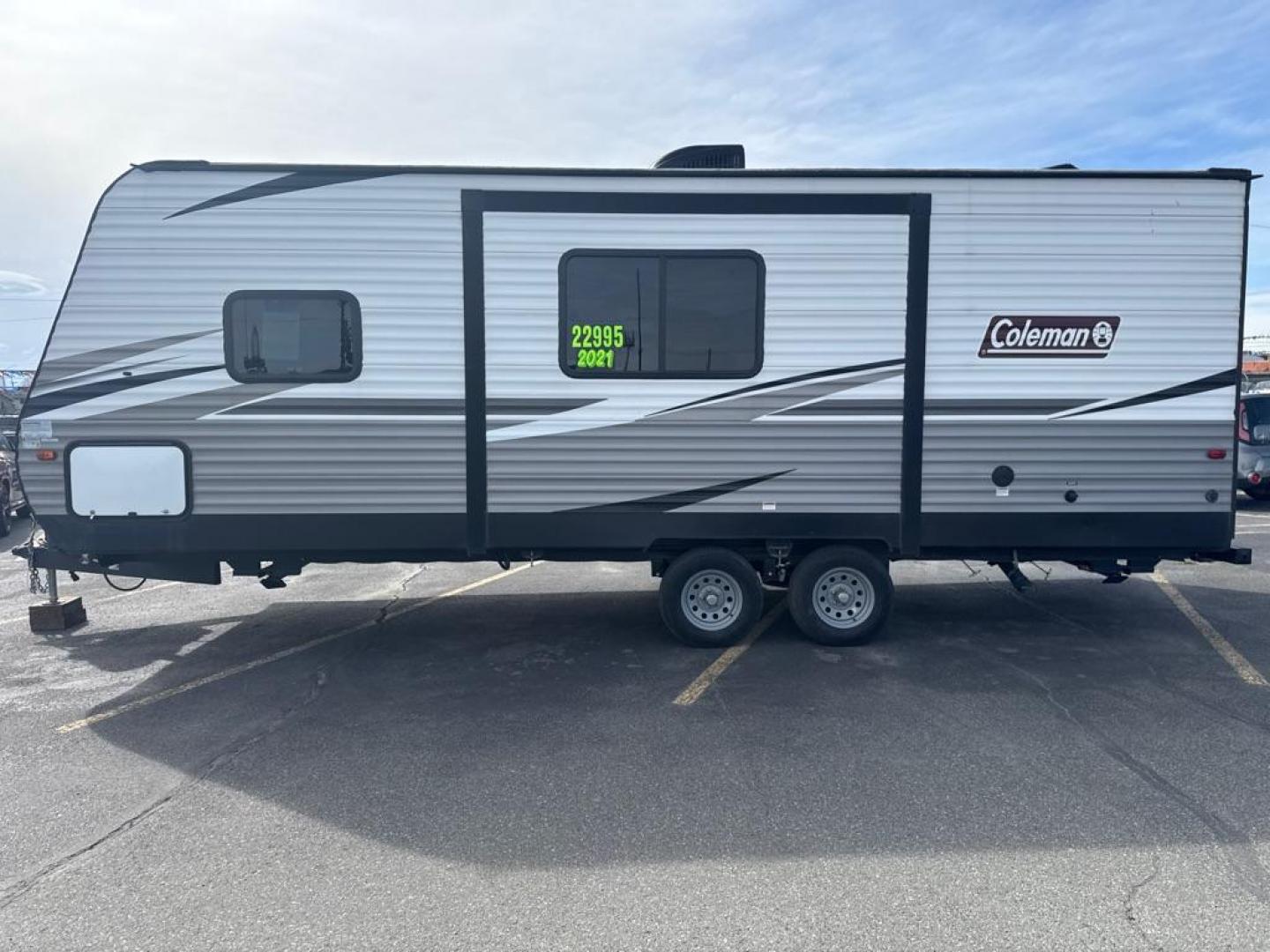2021 WHITE COLEMAN M-244BH TRAILER (4YDT24420MY) , Automatic transmission, located at 929 East 8th Ave, Anchorage, AK, 99501, (907) 274-2277, 61.214783, -149.866074 - Photo#1