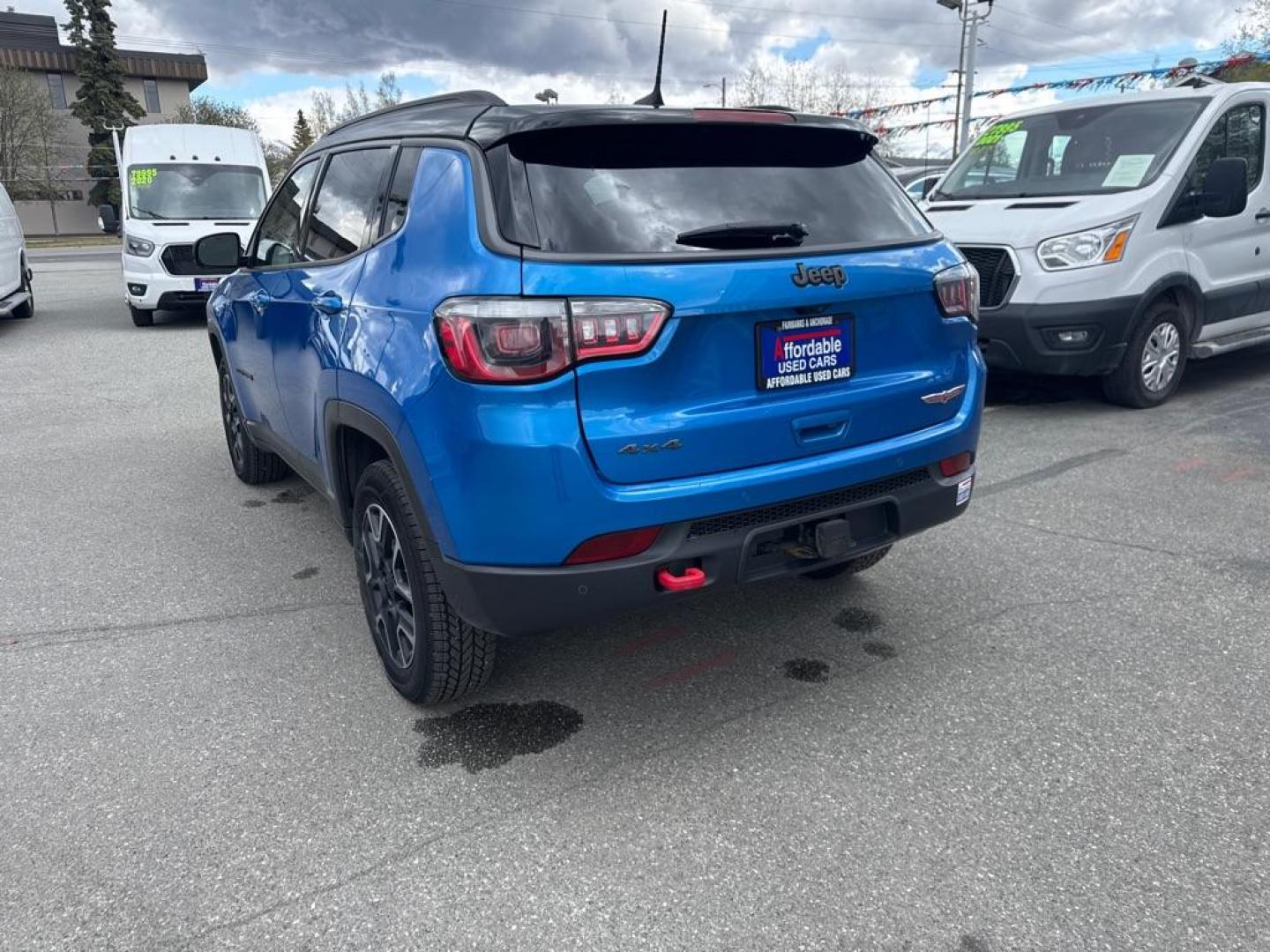 2018 BLUE JEEP COMPASS TRAILHAWK (3C4NJDDB0JT) with an 2.4L engine, Automatic transmission, located at 929 East 8th Ave, Anchorage, AK, 99501, (907) 274-2277, 61.214783, -149.866074 - Photo#4