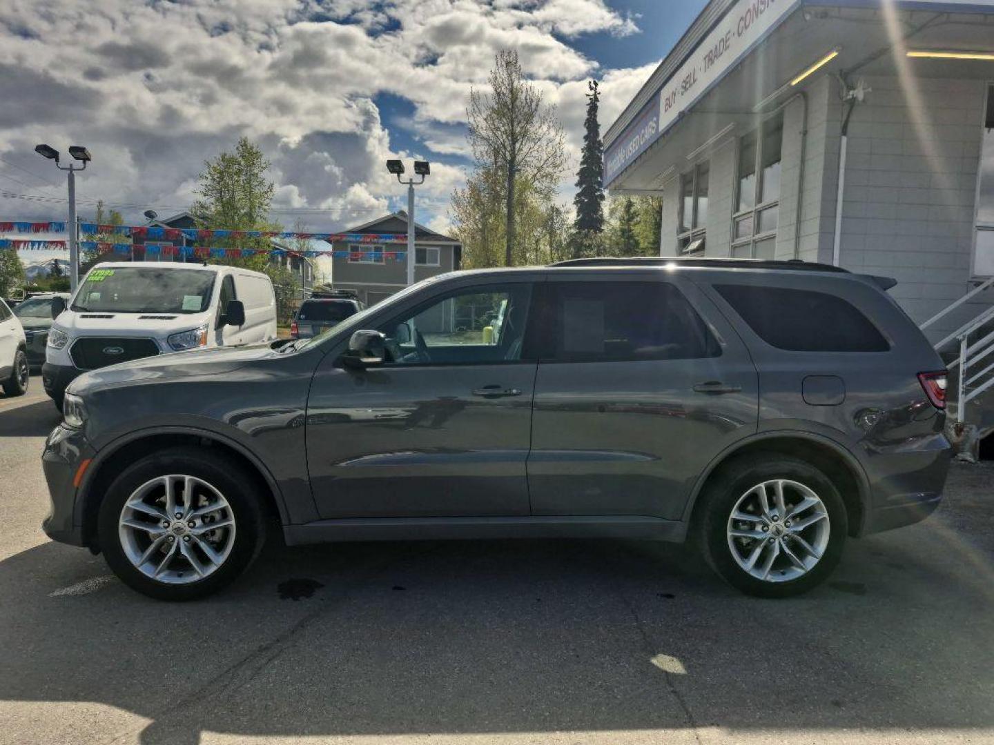 2024 GRAY DODGE DURANGO GT (1C4RDJDGXRC) with an 3.6L engine, Automatic transmission, located at 929 East 8th Ave, Anchorage, AK, 99501, (907) 274-2277, 61.214783, -149.866074 - Photo#1