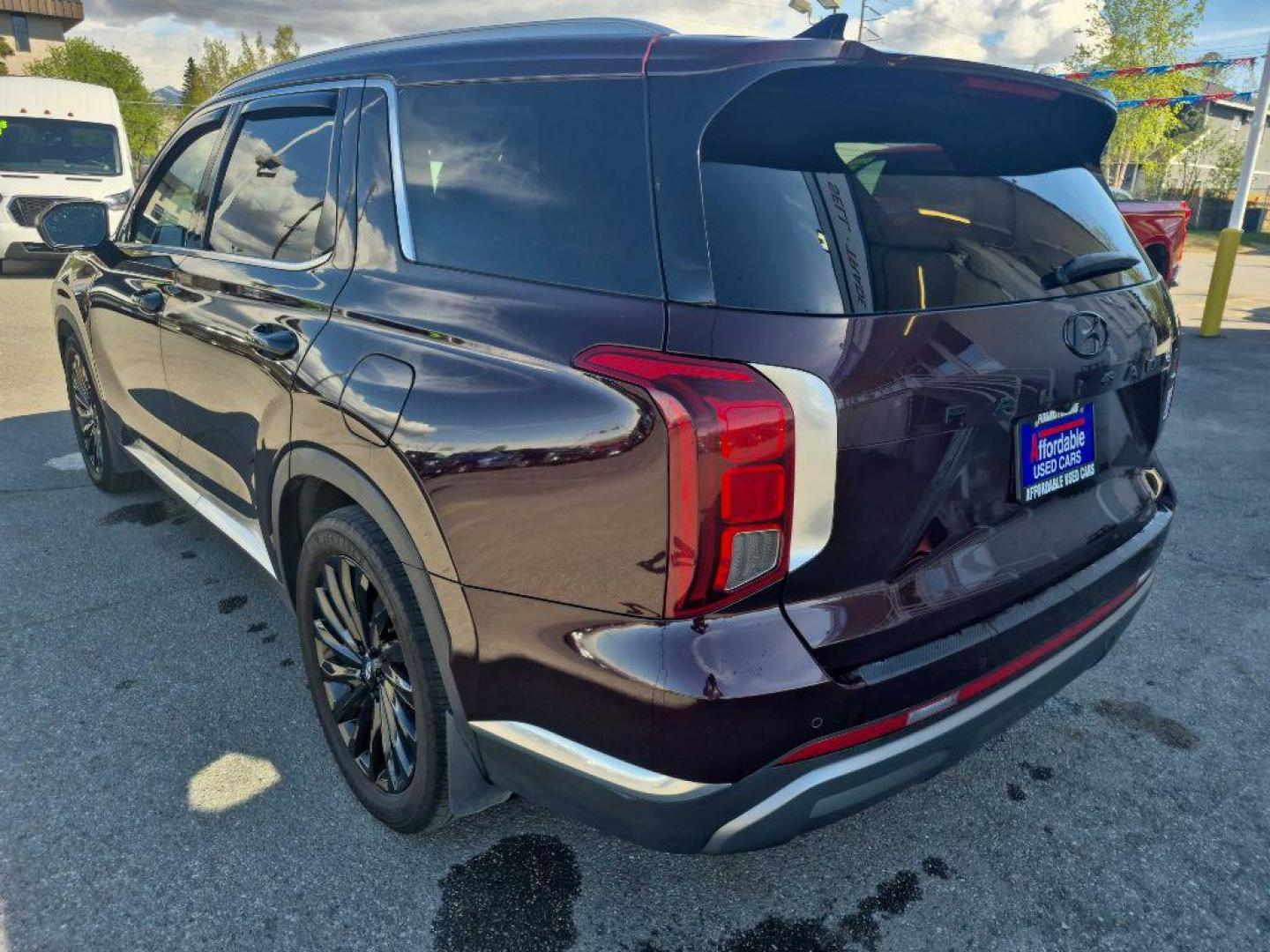2023 RED HYUNDAI PALISADE LIMITED (KM8R5DGE9PU) with an 3.8L engine, Automatic transmission, located at 929 East 8th Ave, Anchorage, AK, 99501, (907) 274-2277, 61.214783, -149.866074- Photo#2