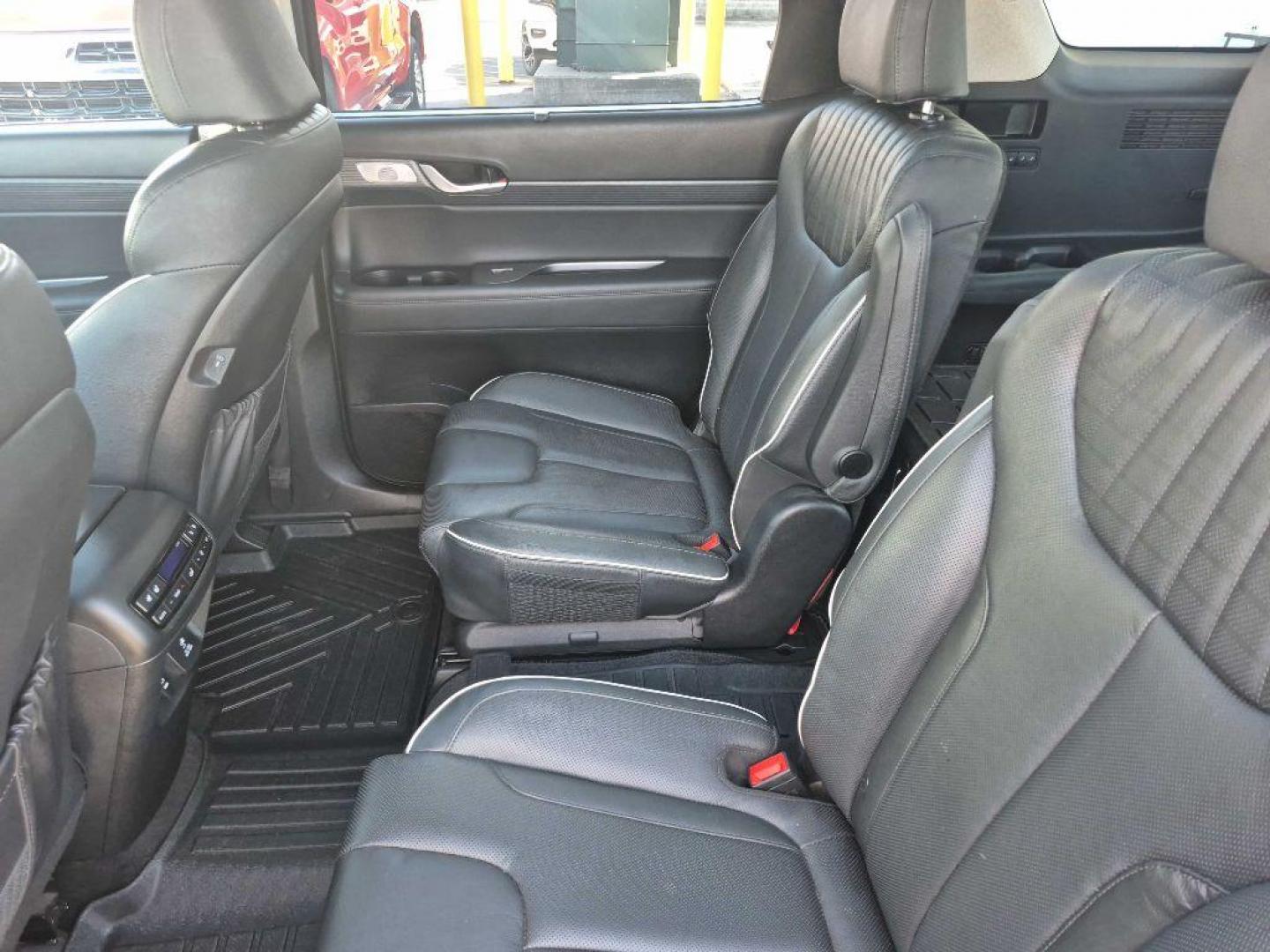 2023 RED HYUNDAI PALISADE LIMITED (KM8R5DGE9PU) with an 3.8L engine, Automatic transmission, located at 929 East 8th Ave, Anchorage, AK, 99501, (907) 274-2277, 61.214783, -149.866074- Photo#3