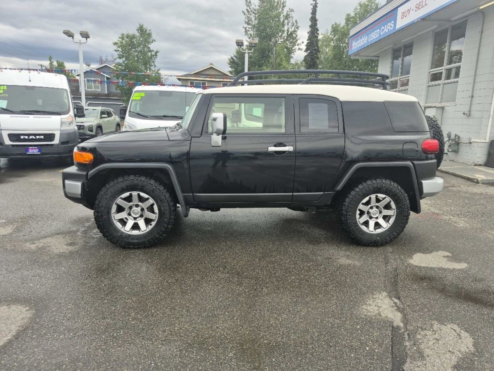 2014 BLACK TOYOTA FJ CRUISER (JTEBU4BF2EK) with an 4.0L engine, Automatic transmission, located at 929 East 8th Ave, Anchorage, AK, 99501, (907) 274-2277, 61.214783, -149.866074 - Photo#1