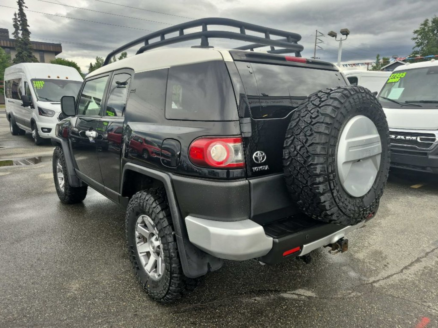 2014 BLACK TOYOTA FJ CRUISER (JTEBU4BF2EK) with an 4.0L engine, Automatic transmission, located at 929 East 8th Ave, Anchorage, AK, 99501, (907) 274-2277, 61.214783, -149.866074- Photo#2