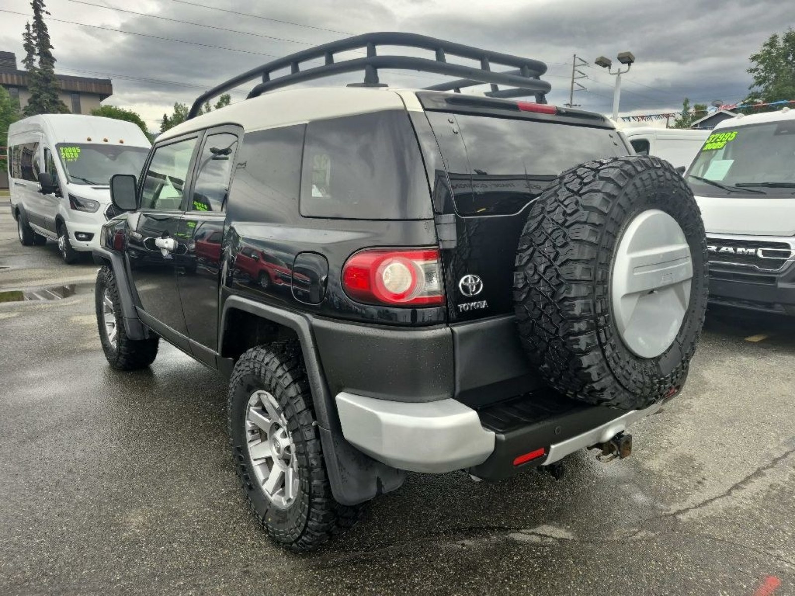 2014 BLACK TOYOTA FJ CRUISER (JTEBU4BF2EK) with an 4.0L engine, Automatic transmission, located at 929 East 8th Ave, Anchorage, AK, 99501, (907) 274-2277, 61.214783, -149.866074 - Photo#2