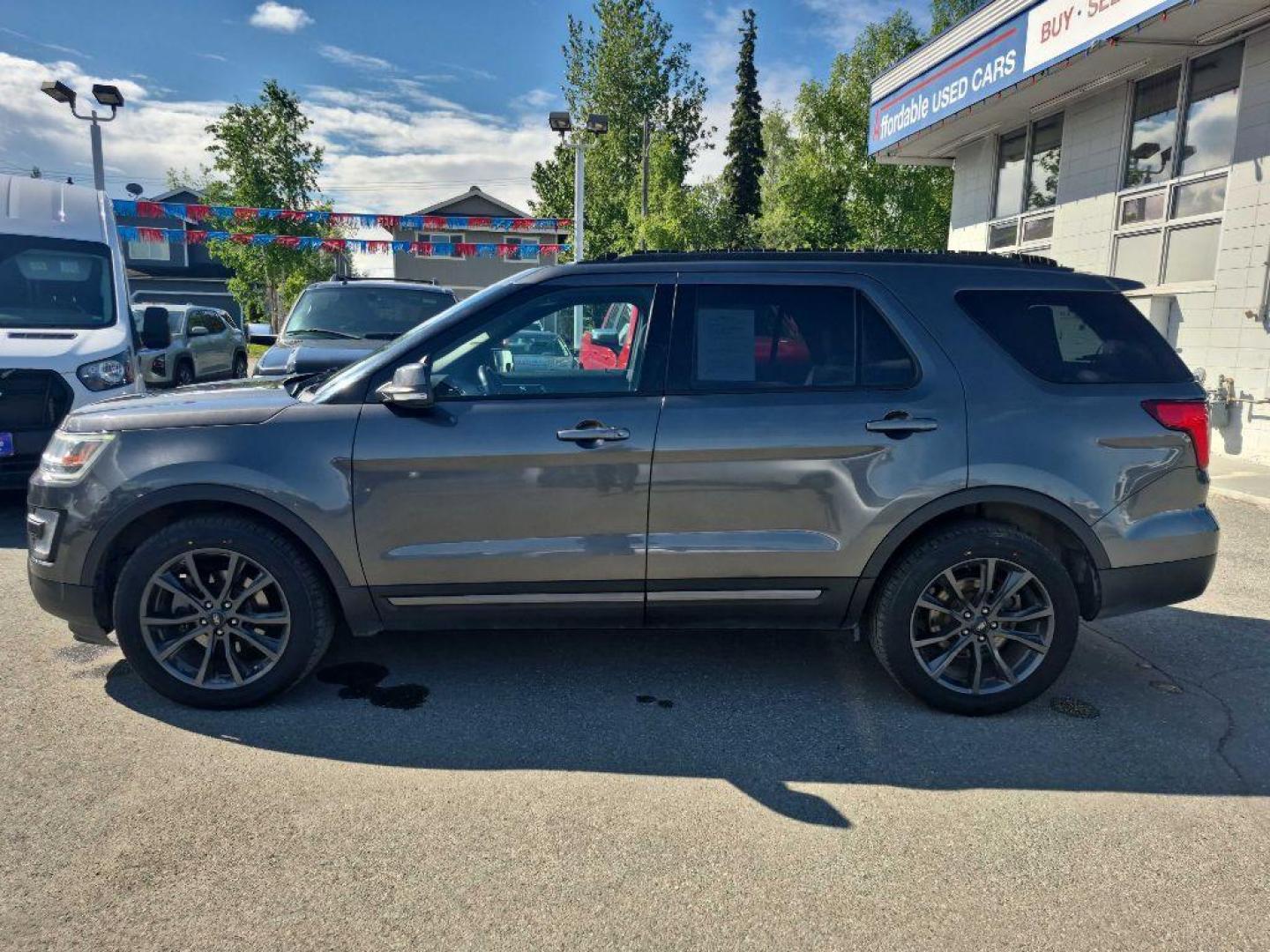 2017 BLACK FORD EXPLORER XLT (1FM5K8D8XHG) with an 3.5L engine, Automatic transmission, located at 929 East 8th Ave, Anchorage, AK, 99501, (907) 274-2277, 61.214783, -149.866074- Photo#1
